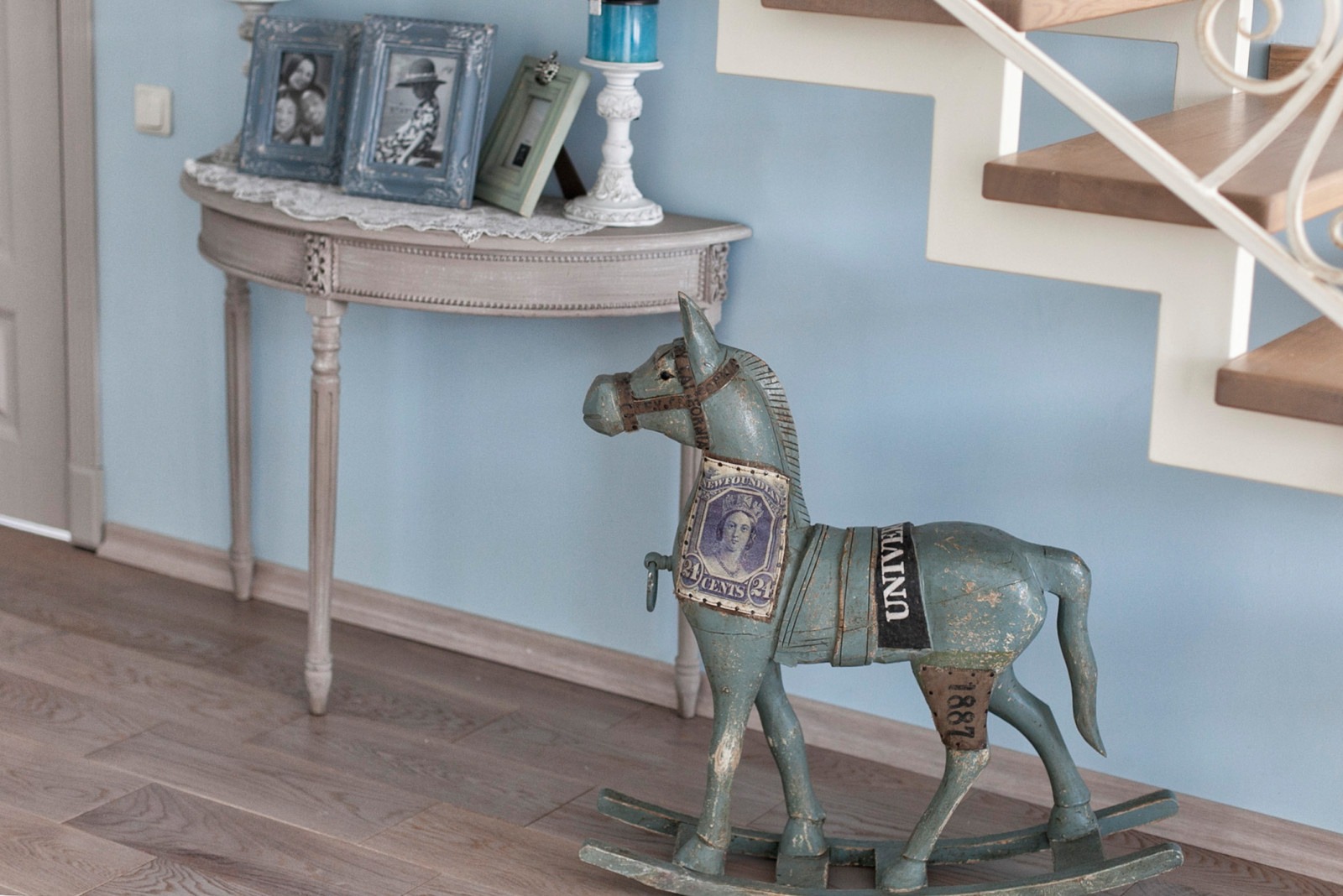 Теплый дом в холодных оттенках