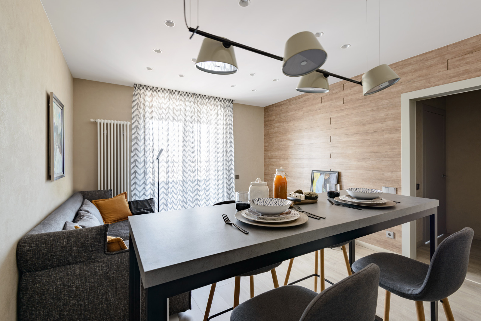 Город в багете оконной рамы