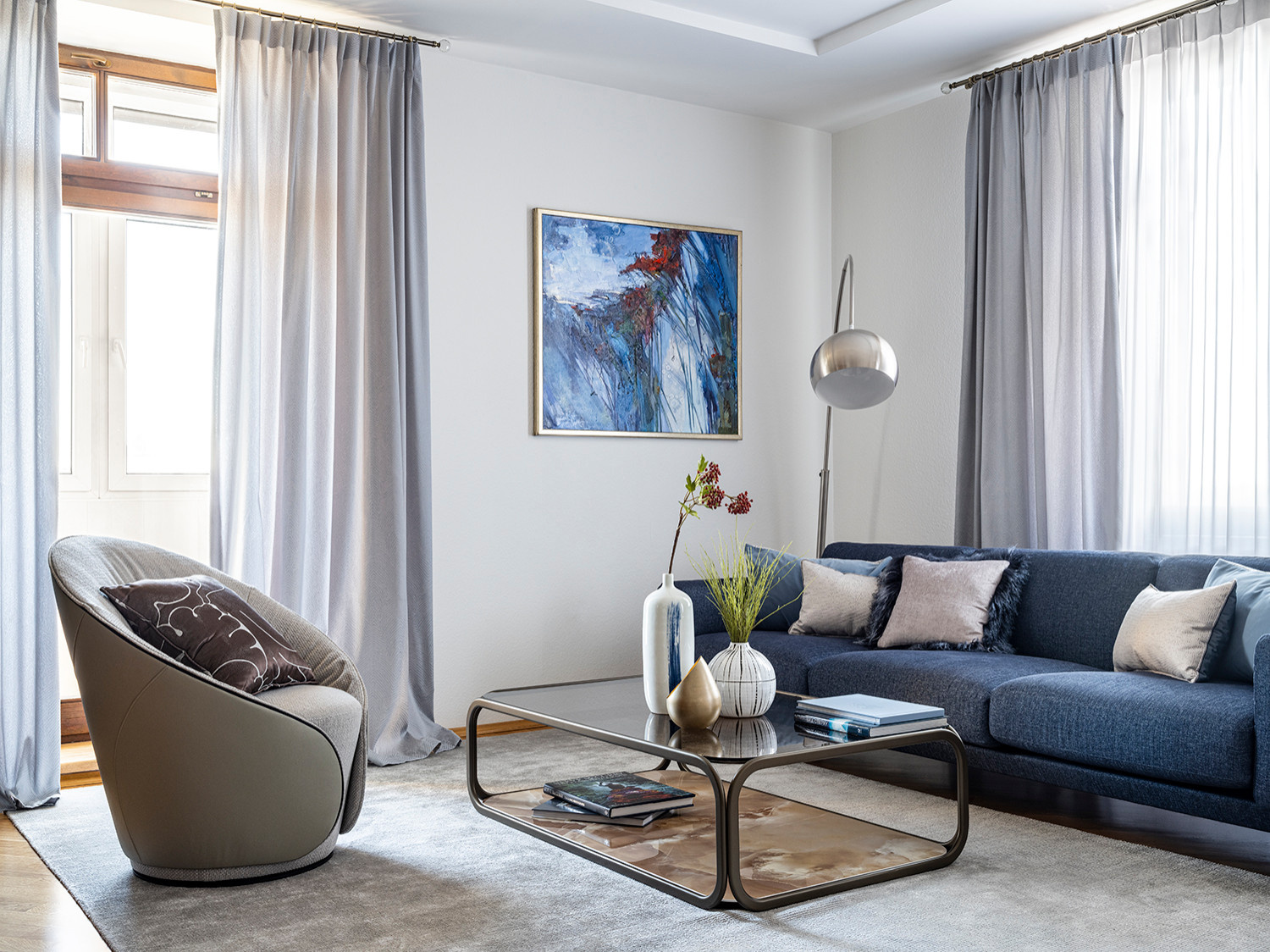 Квартира в синих тонах с видом на Храм Христа Спасителя