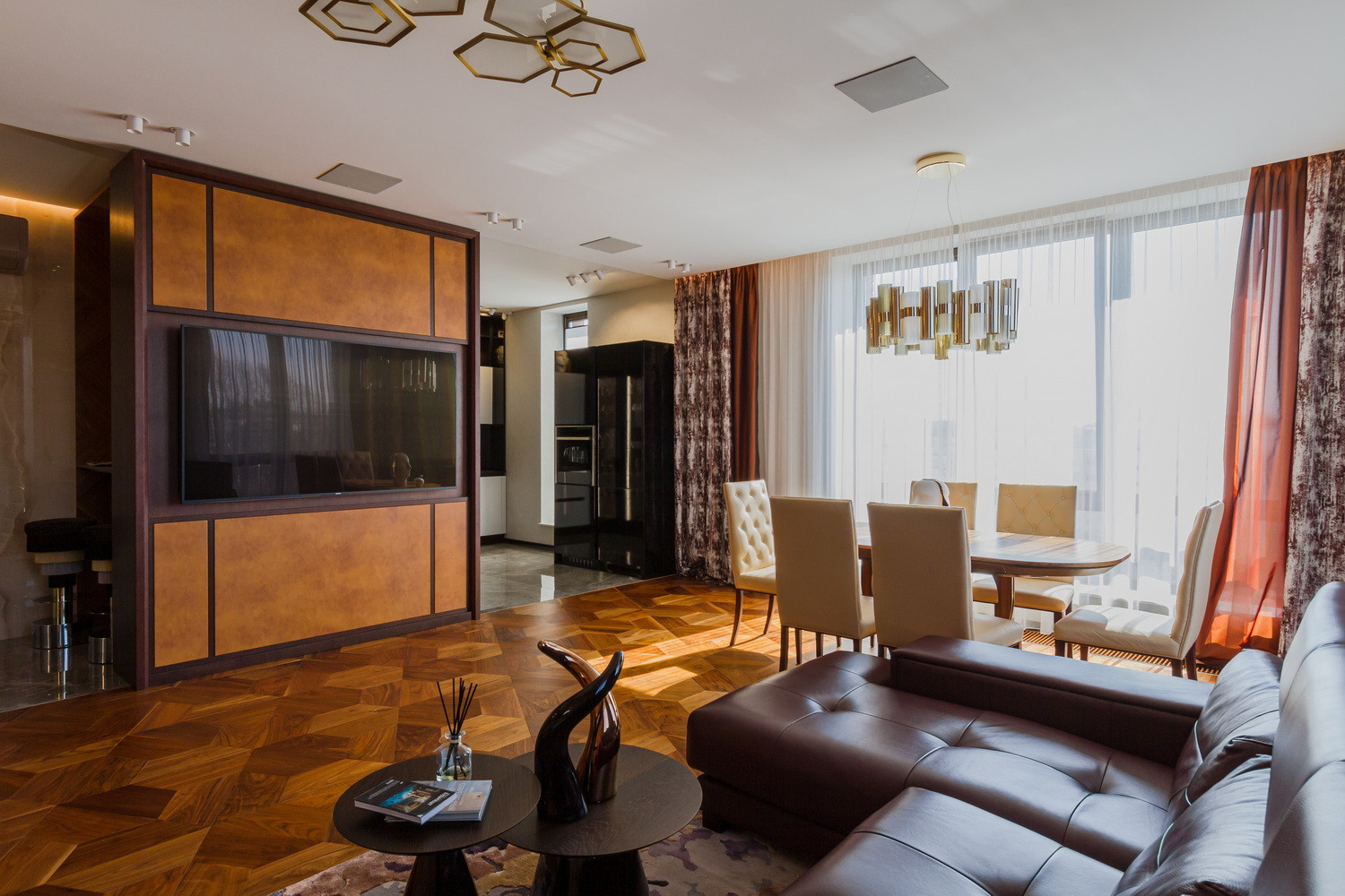 Голливудский гламур в центре Нижнего