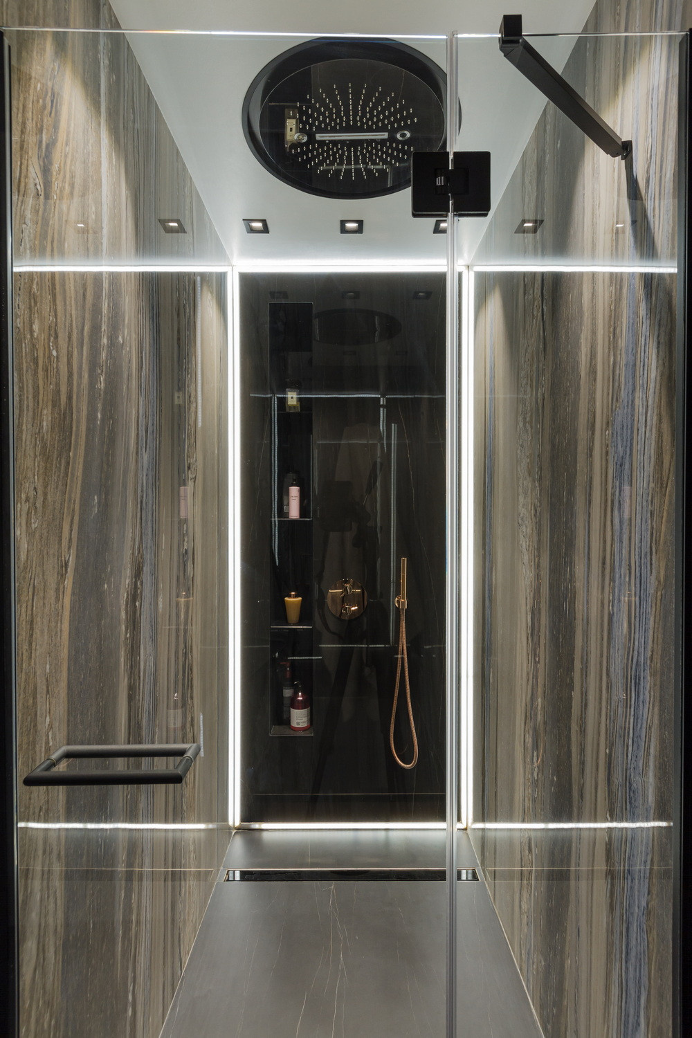 Голливудский гламур в центре Нижнего