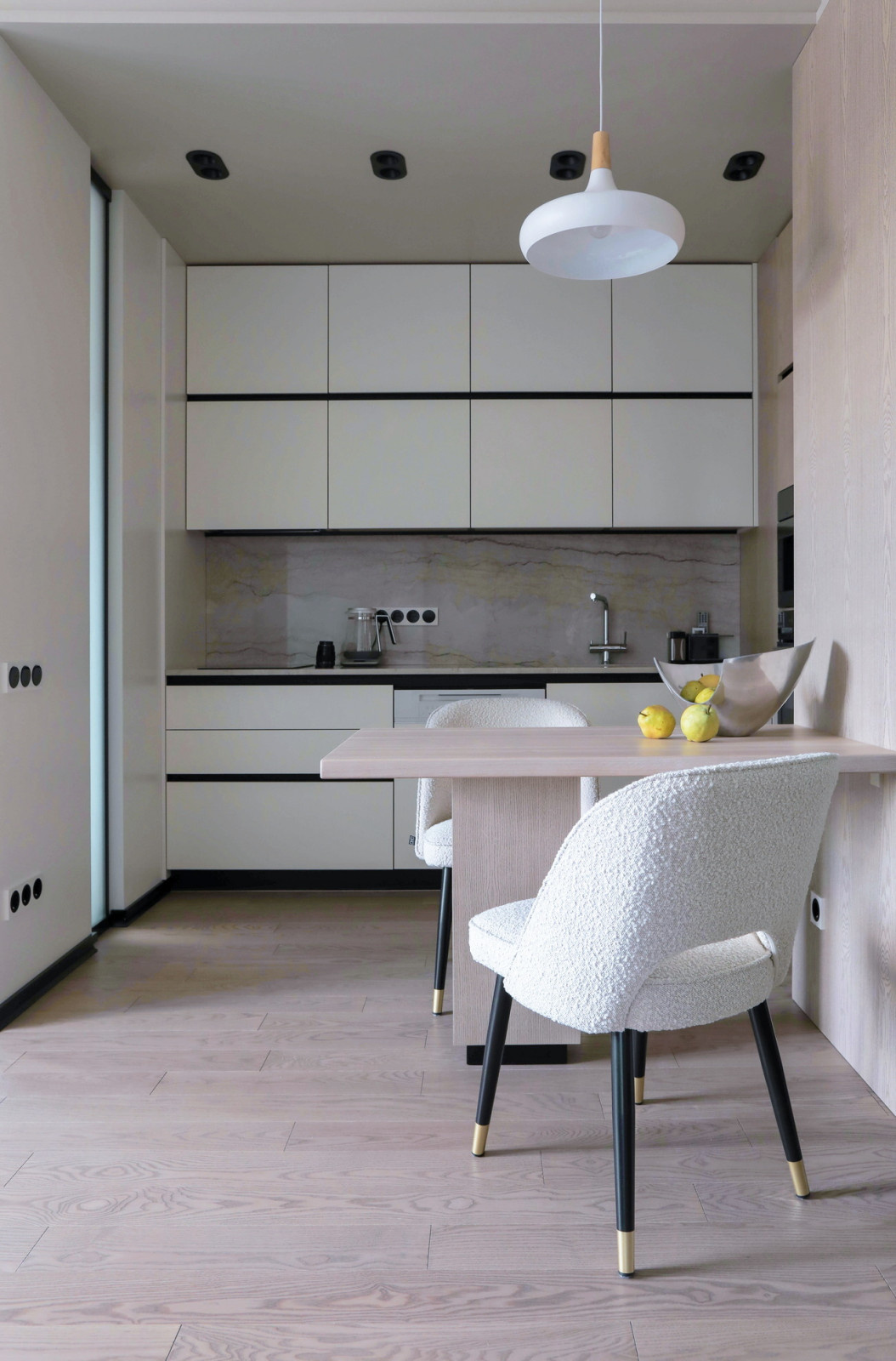 Белая квартира.