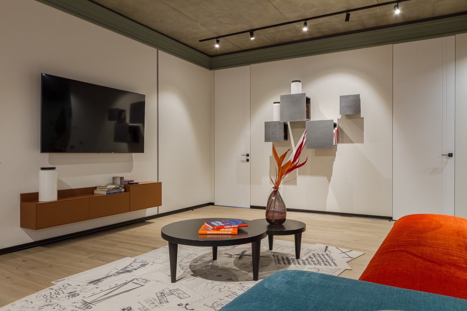 Яркий Нижний.