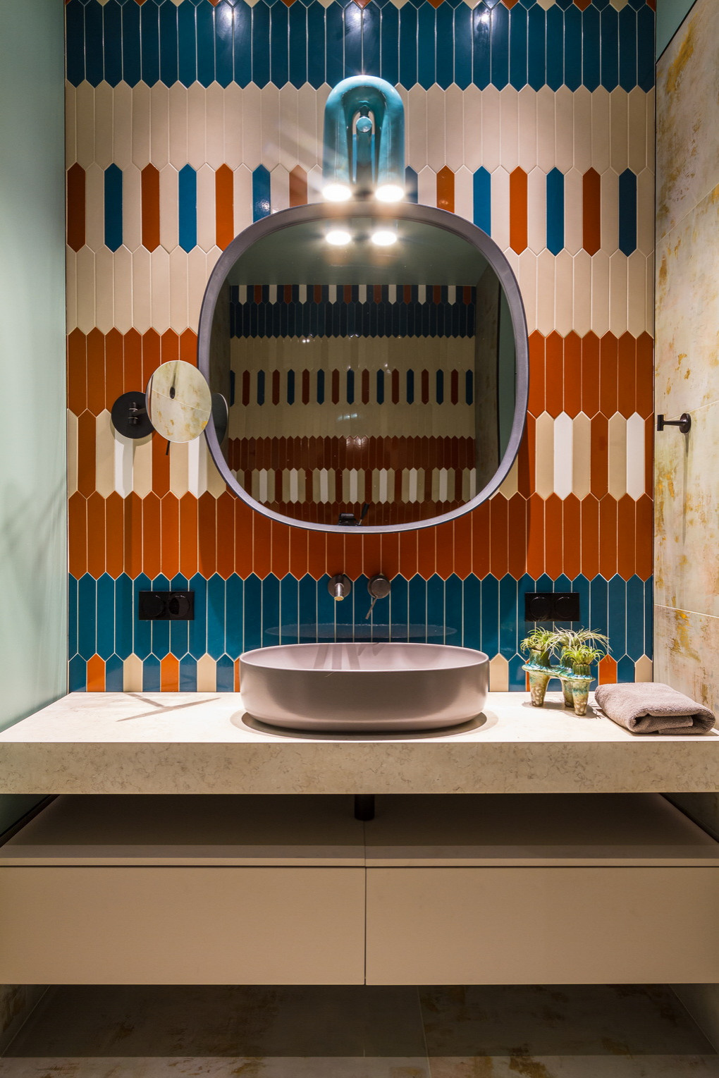 Яркий Нижний.