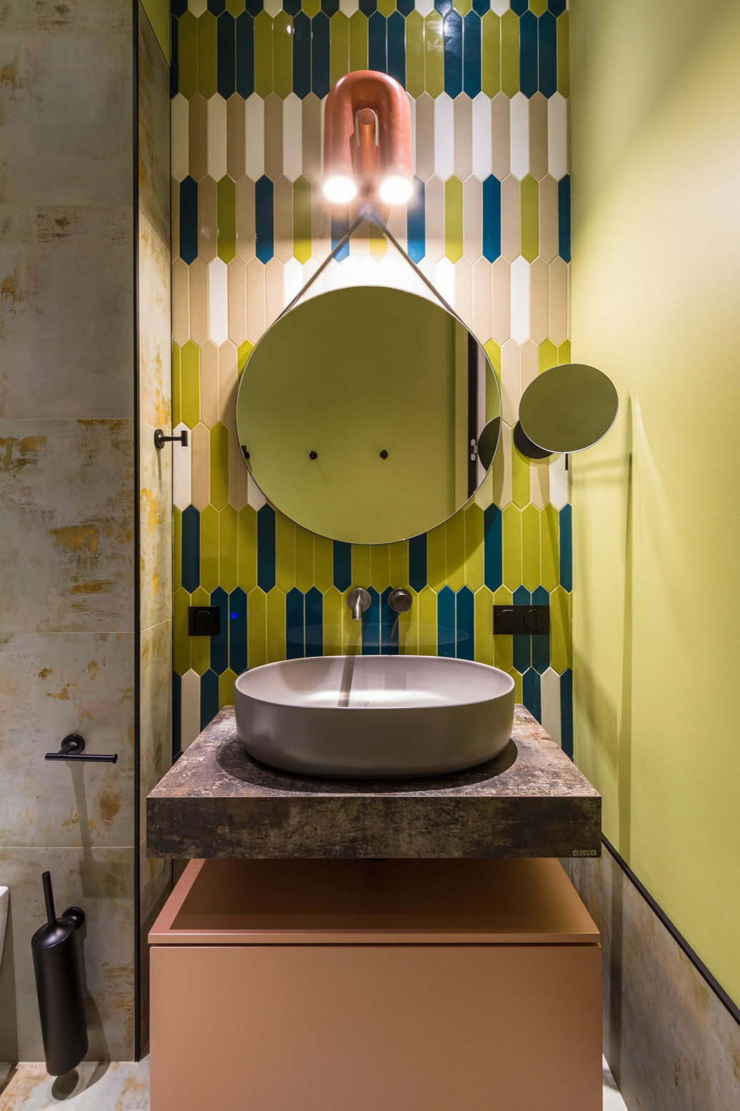 Яркий Нижний.