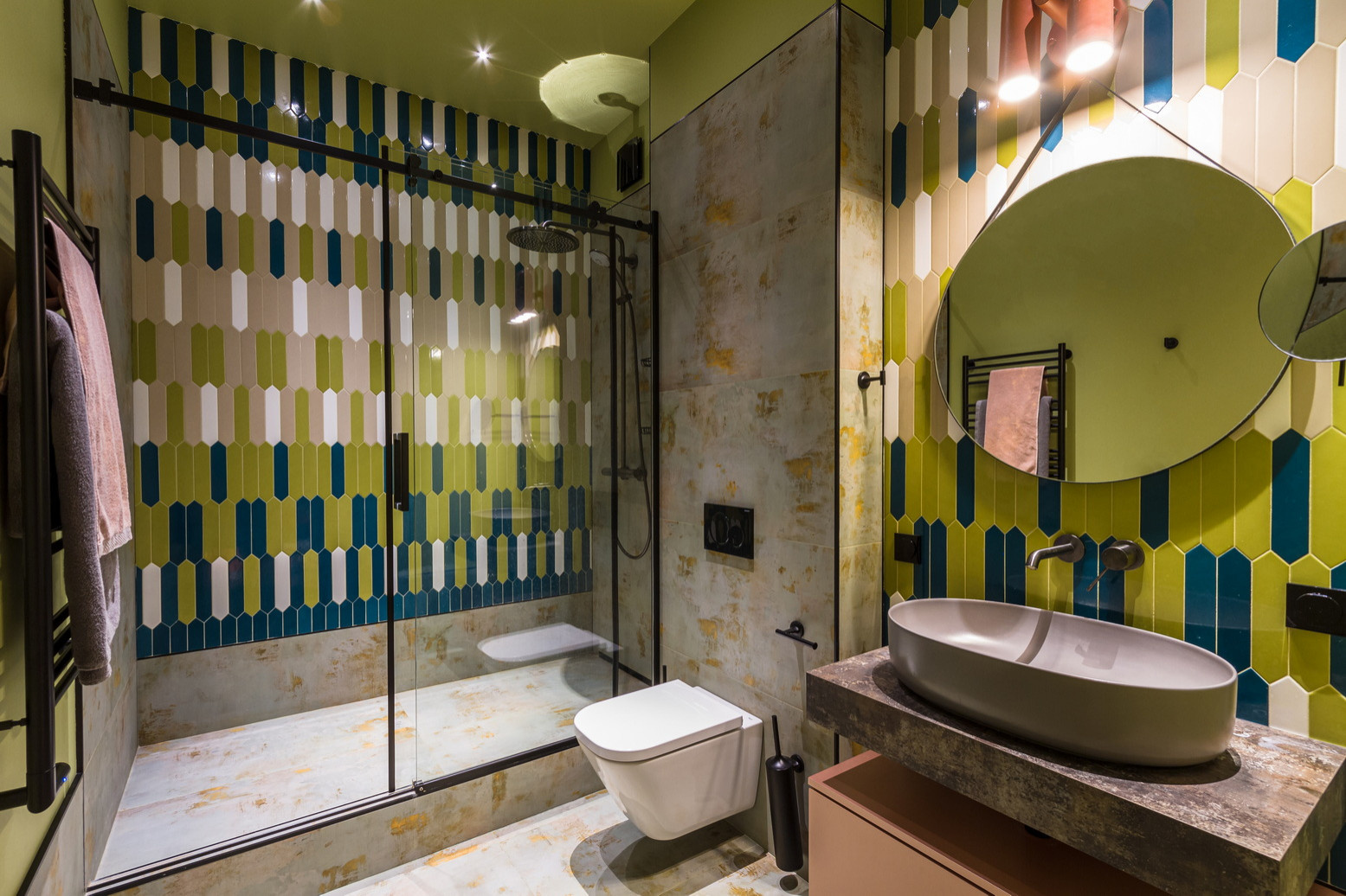 Яркий Нижний.