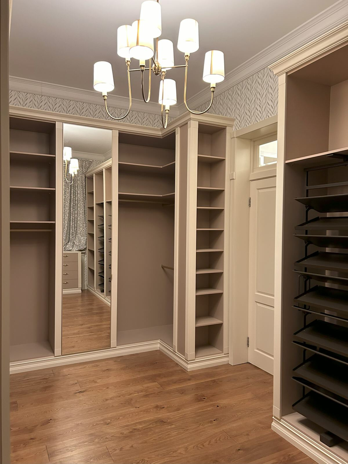 Обложка проекта: Замена мебели в загродном доме - Гардеробная