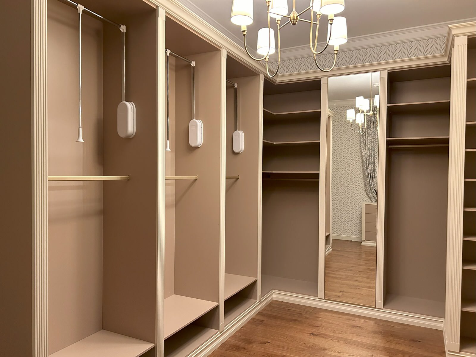 Замена мебели в загродном доме - Гардеробная