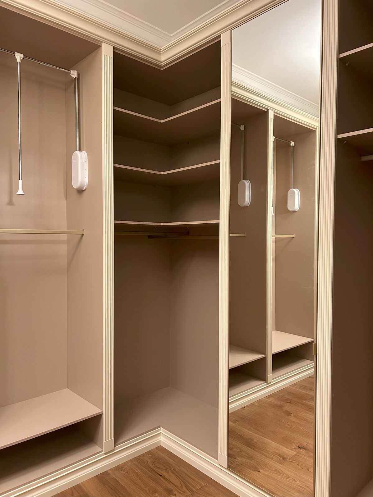 Замена мебели в загродном доме - Гардеробная