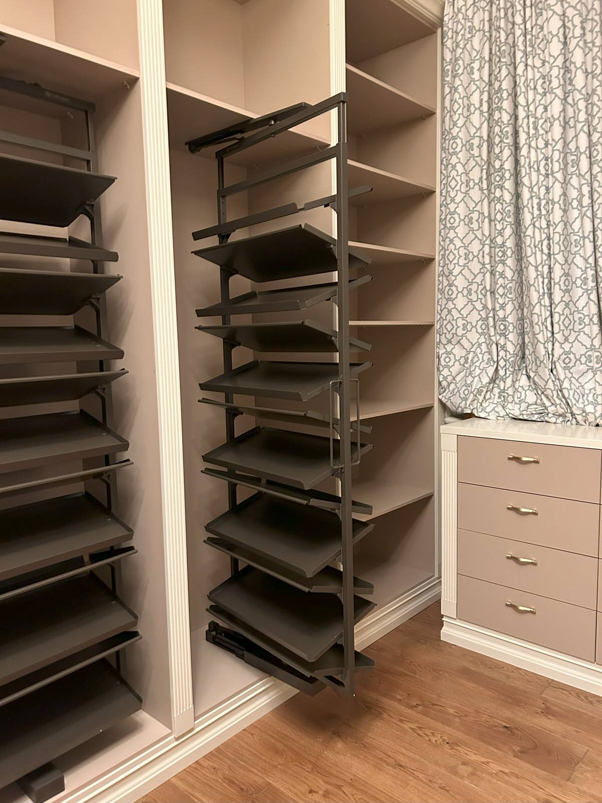 Замена мебели в загродном доме - Гардеробная