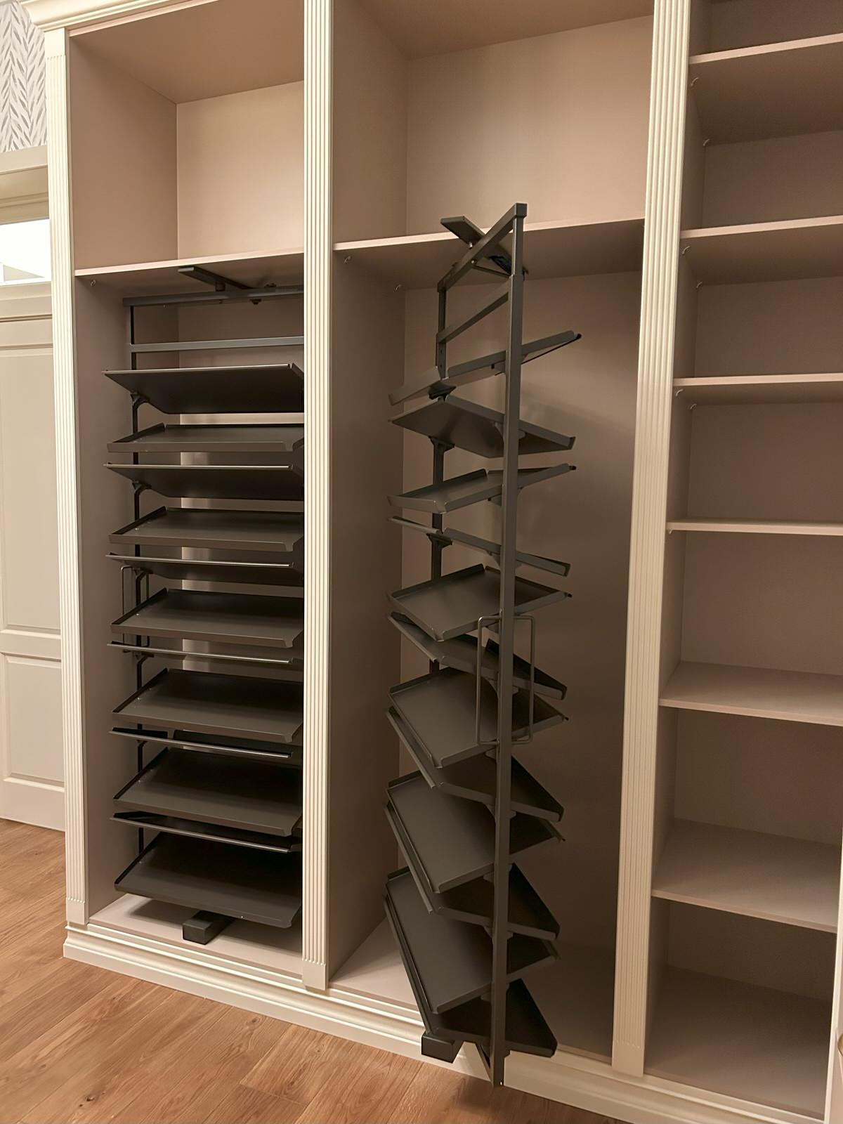 Замена мебели в загродном доме - Гардеробная