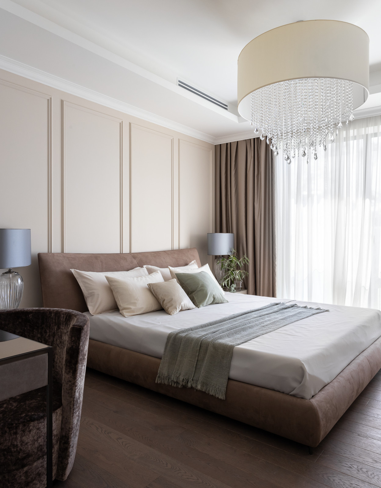 Светлая и элегантная спальня
