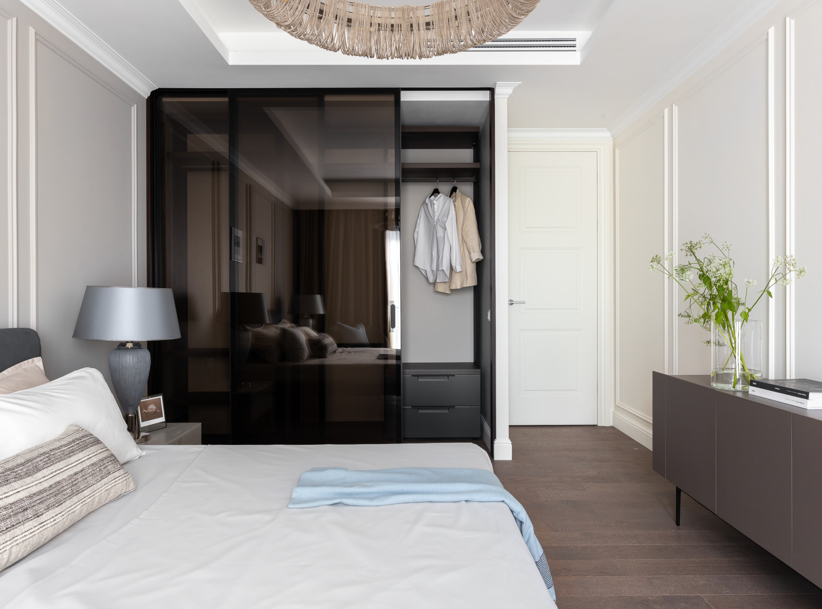 Шкаф в спальне