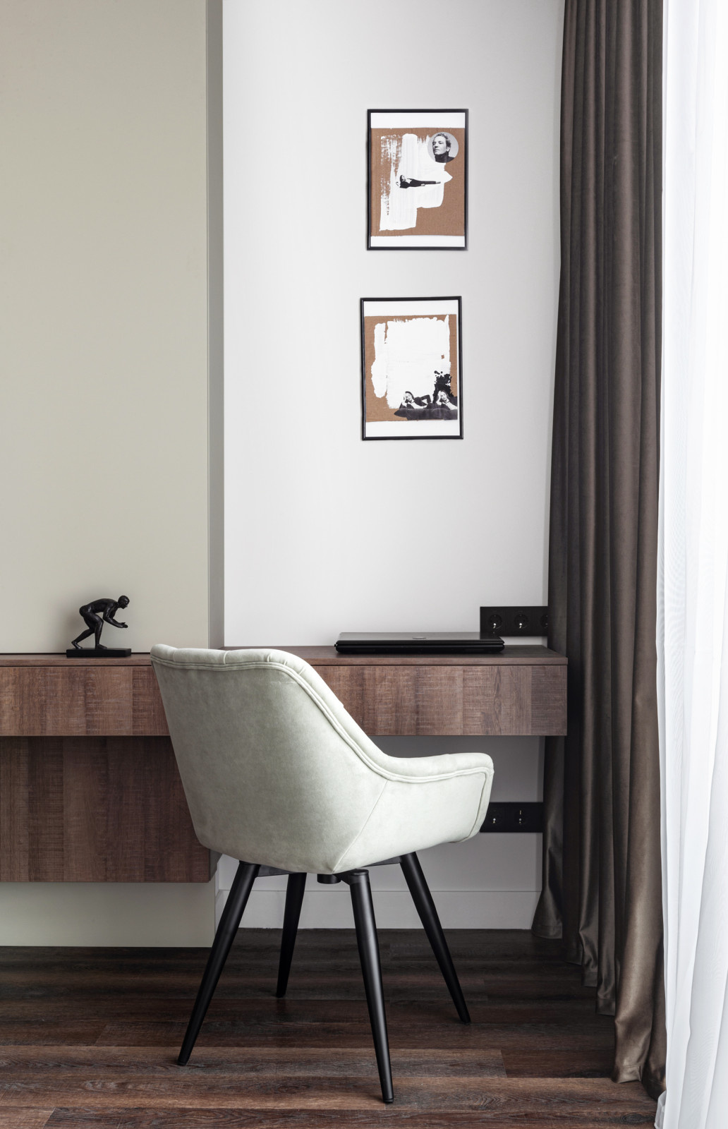 Рабочее место в гостиной