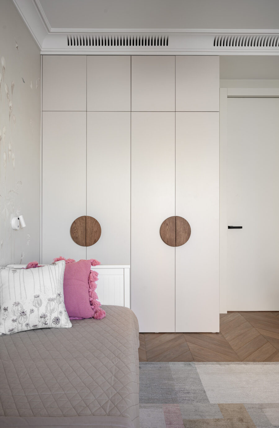 Детская в спокойной палитре с акцентами