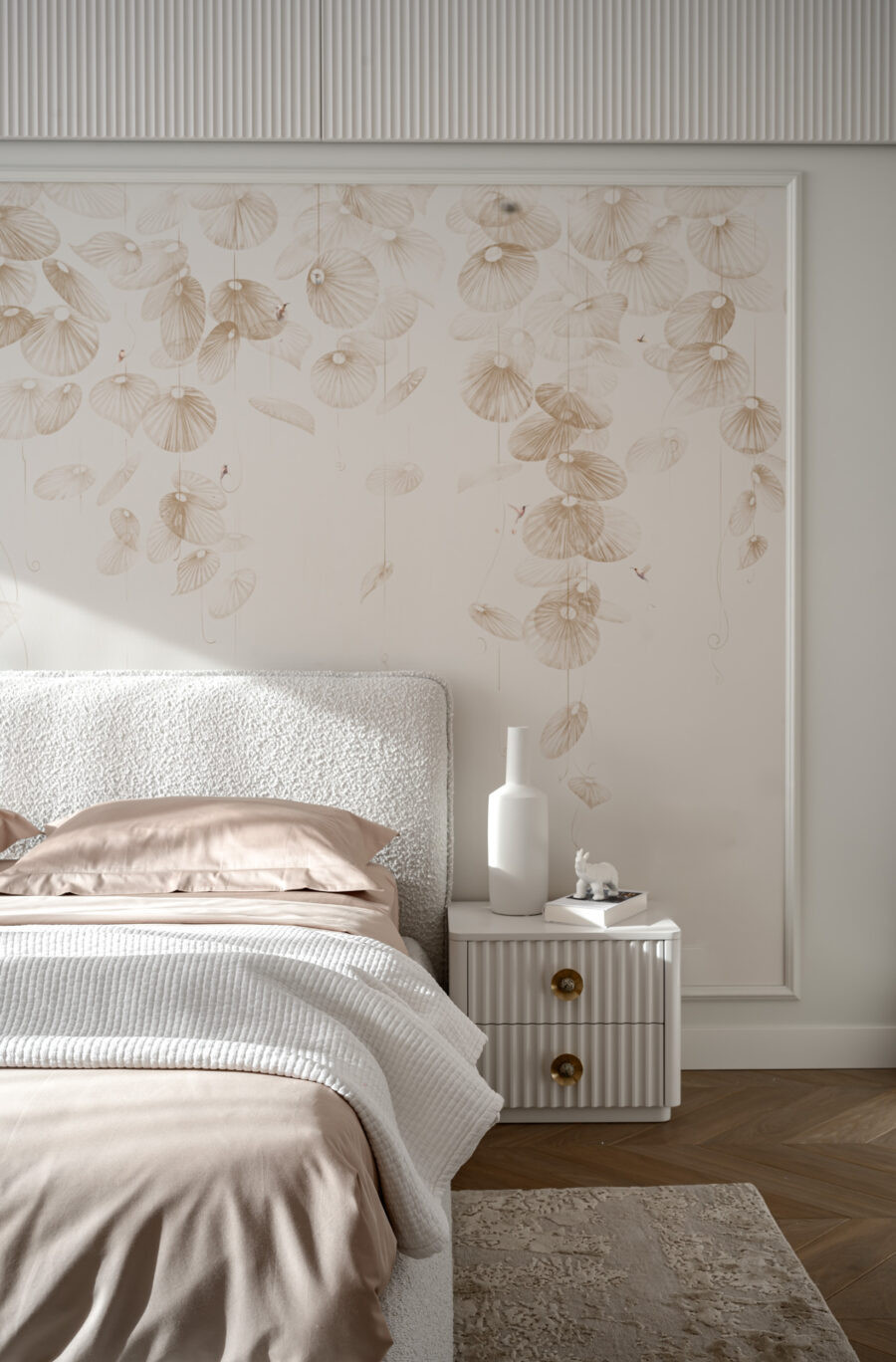 Фрагмент интерьера десткой комнаты с настенной фреской