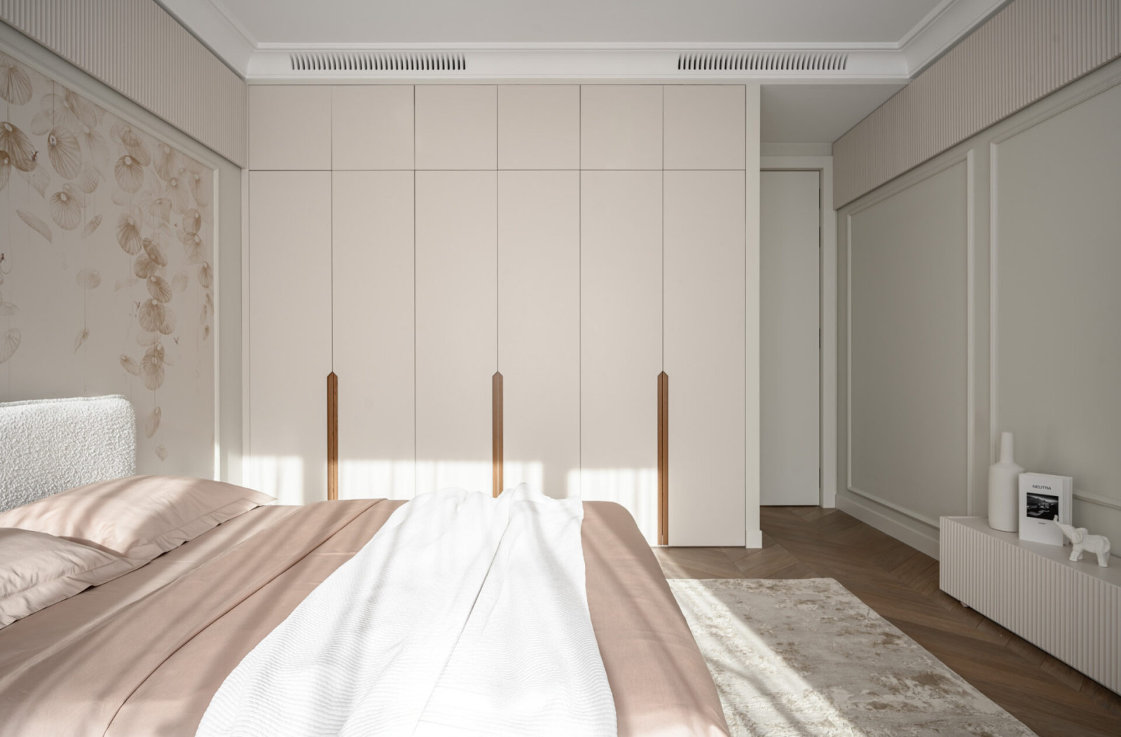 Шкаф в интерьере детской комнаты для двойняшек