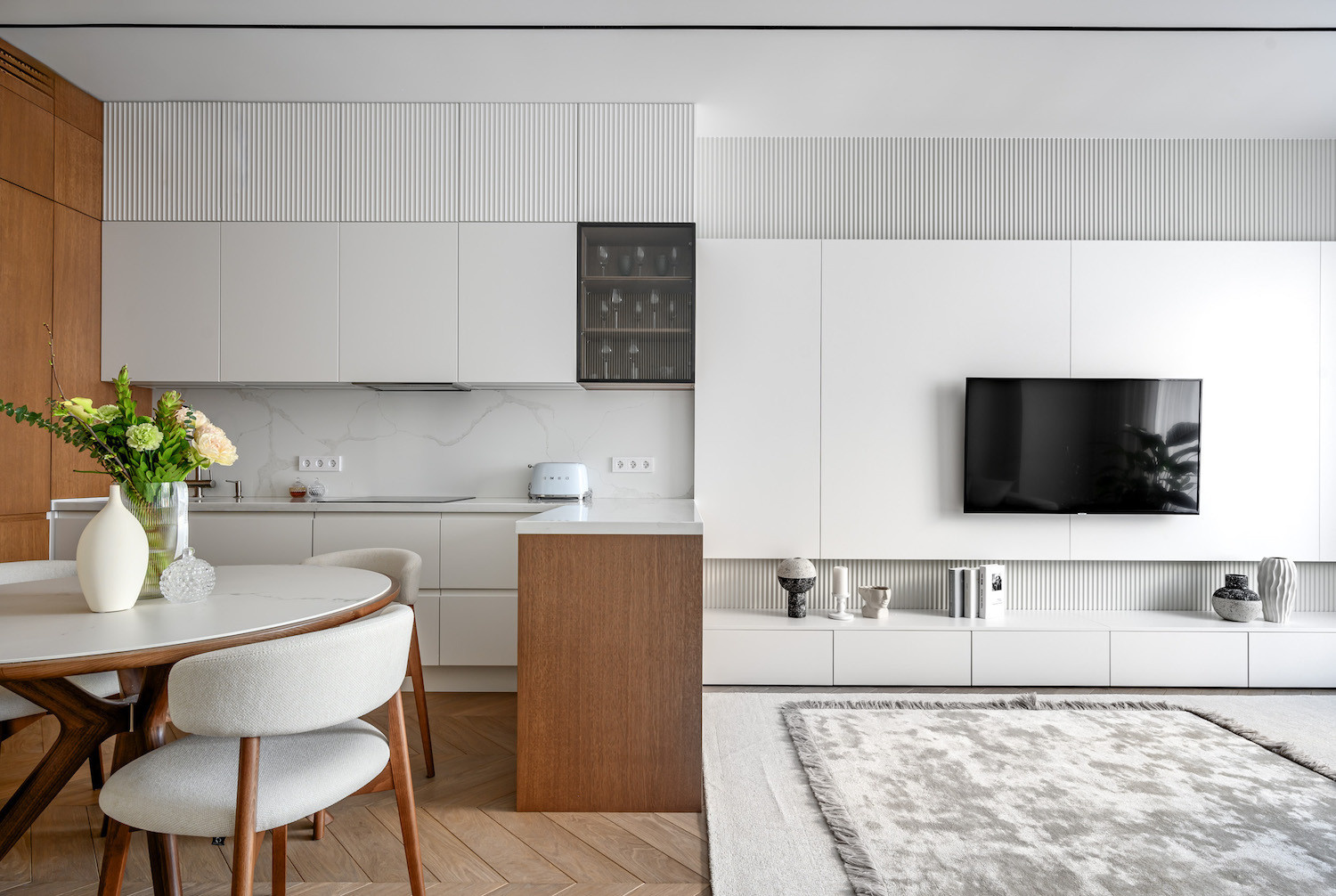 Кухня-гостиная в светлом минимализме