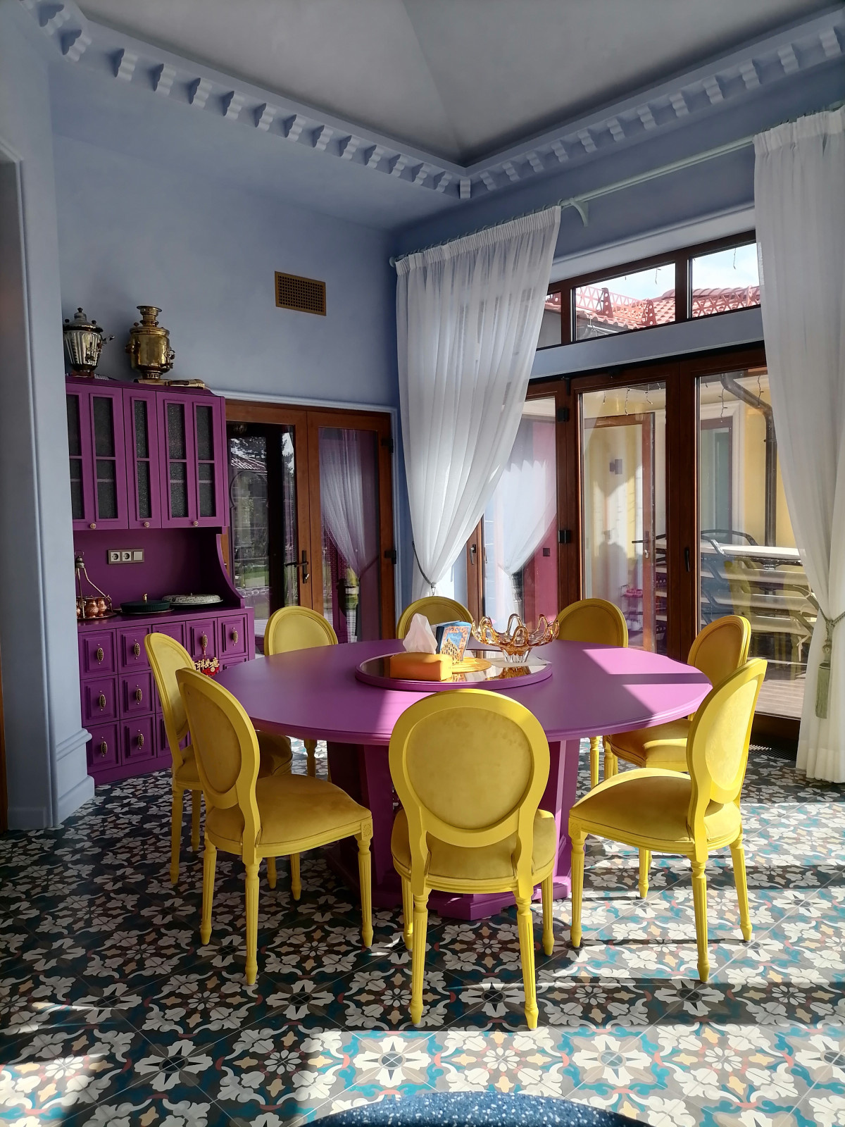 Интерьер дома в восточном стиле с бассейном и хаммамом