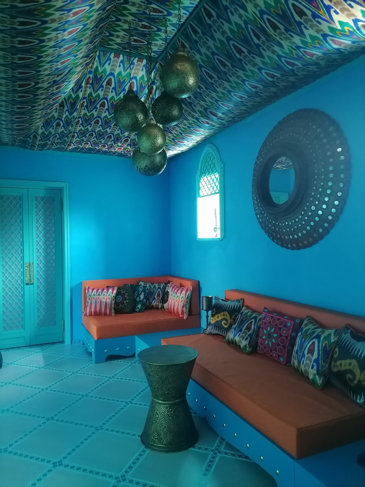 Интерьер дома в восточном стиле с бассейном и хаммамом