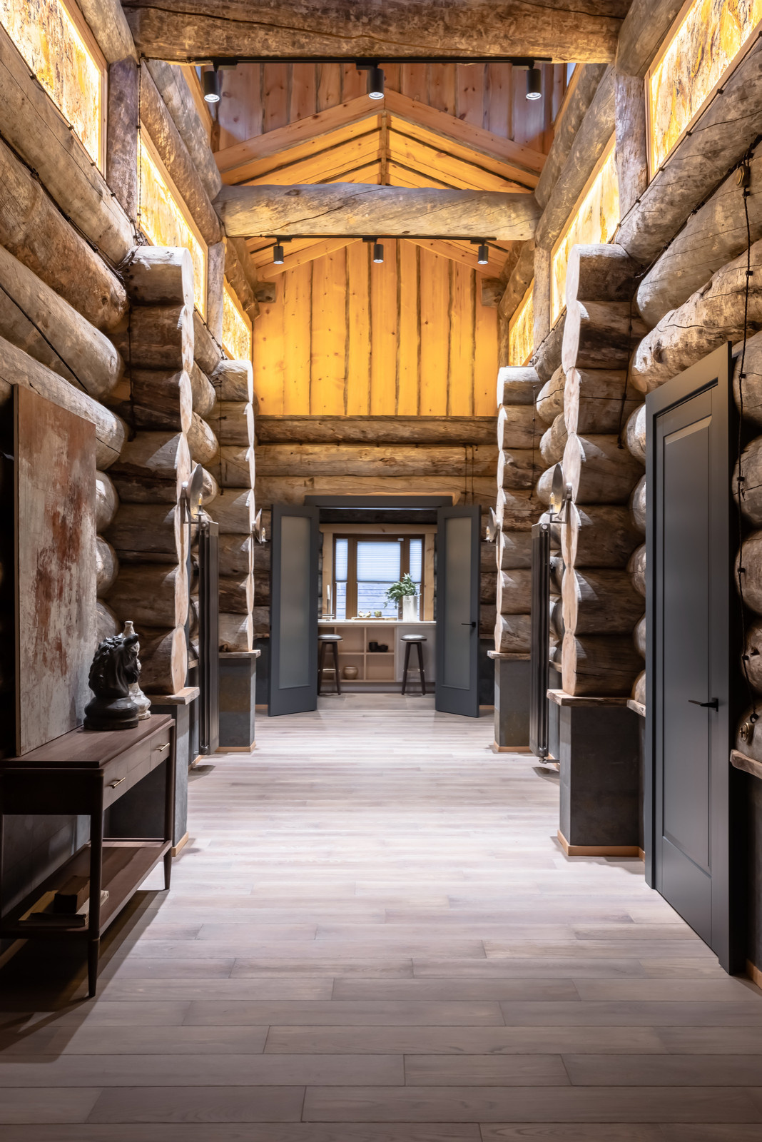 Есть проблема: Как установить дверь в деревянной избе