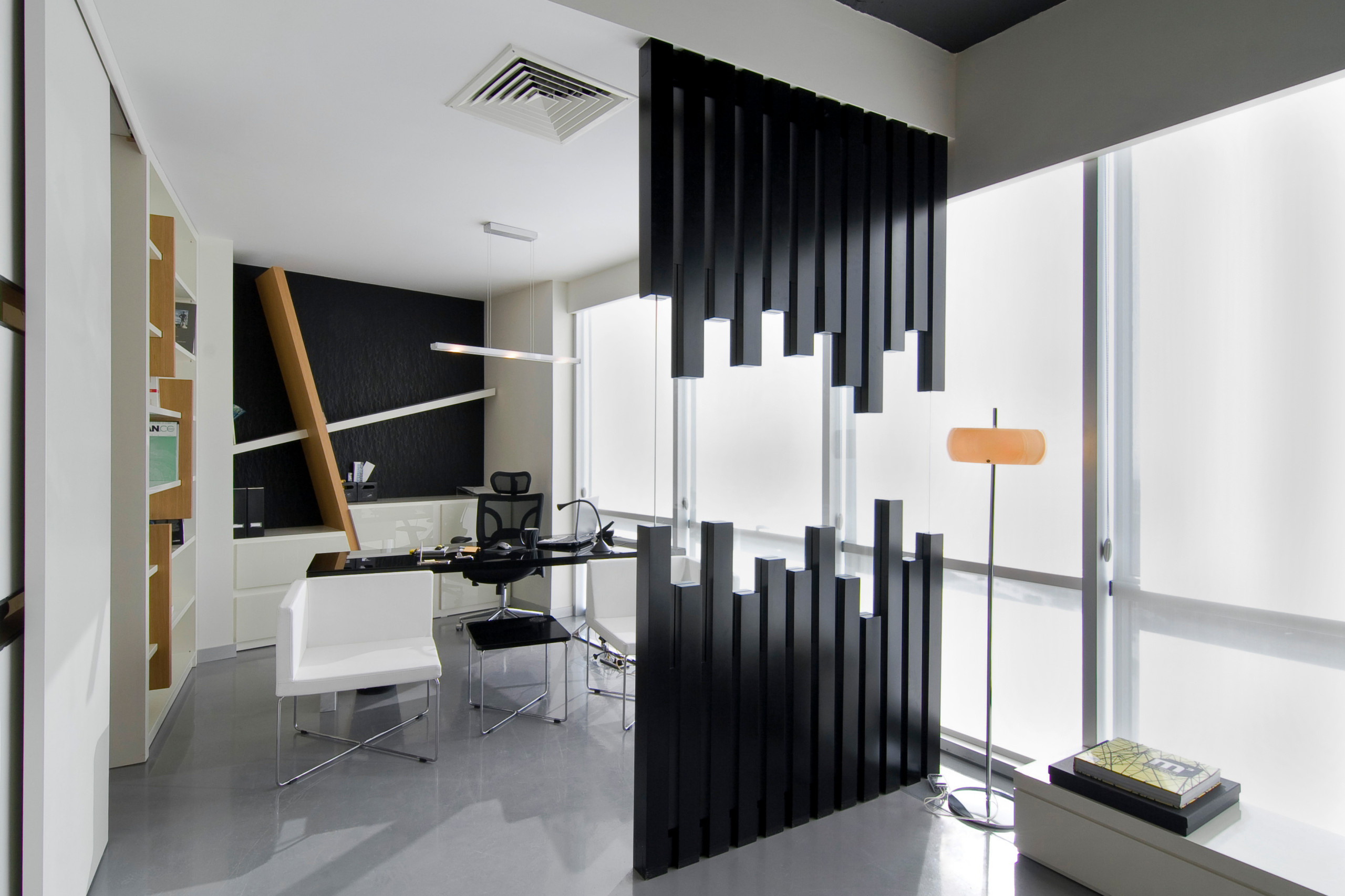 С миру по идее: Как сделать узкую комнату удобной?