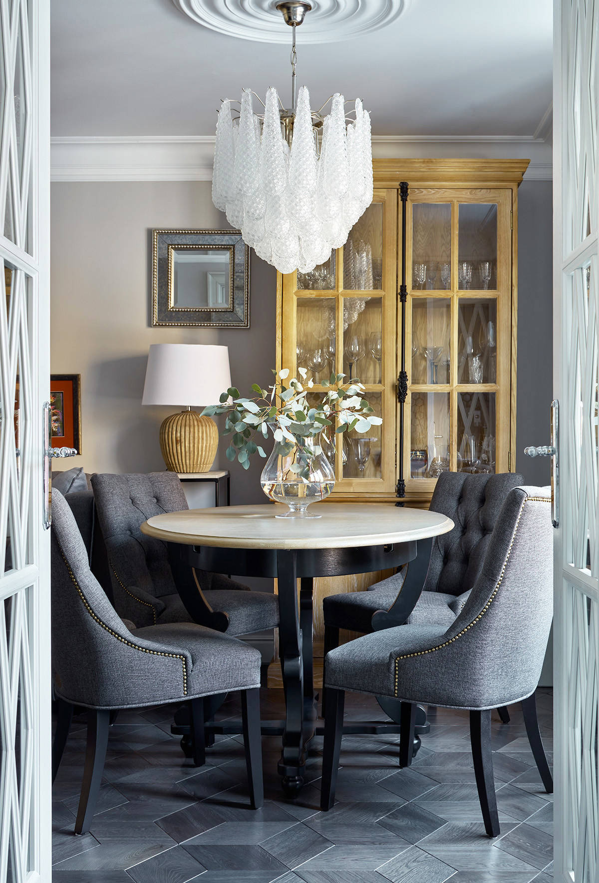 За и против: Встроенная мебель или отдельностоящий шкаф