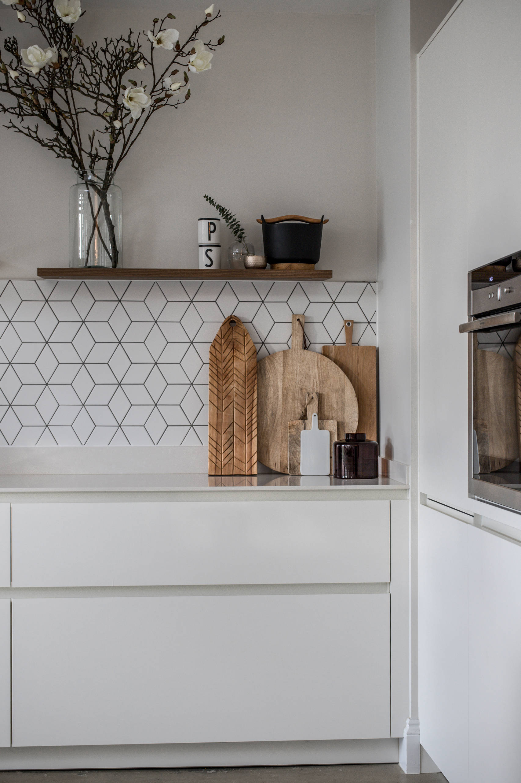 Вопрос: Чем работа стилиста отличается от работы декоратора