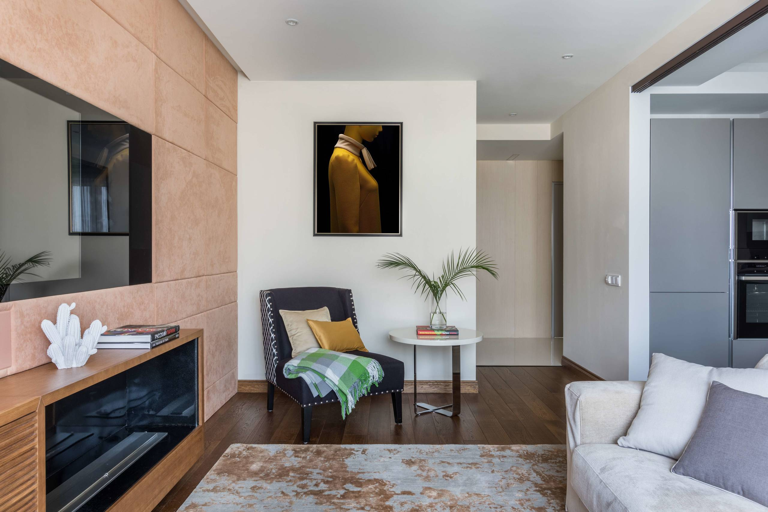 Houzz тур: Квартира с чёрным зеркалом для семьи юристов