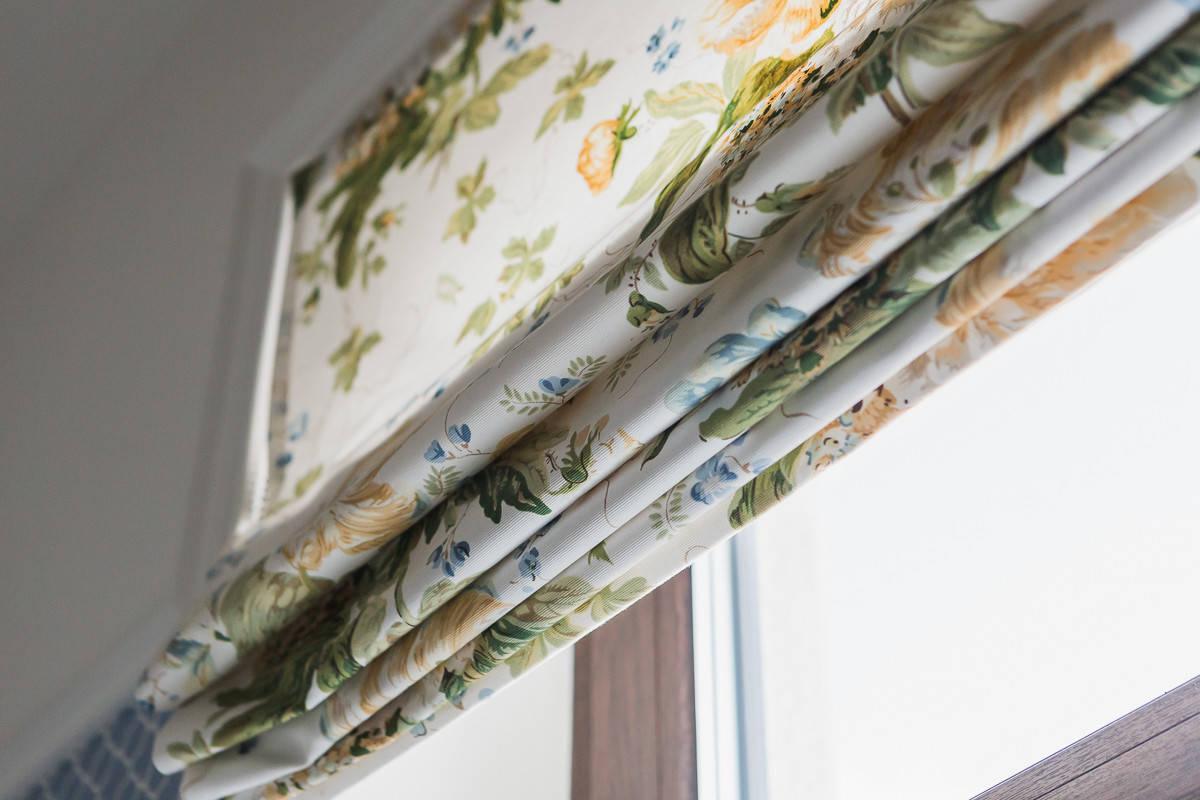 Вопрос: Как исправить недостатки окна при помощи штор