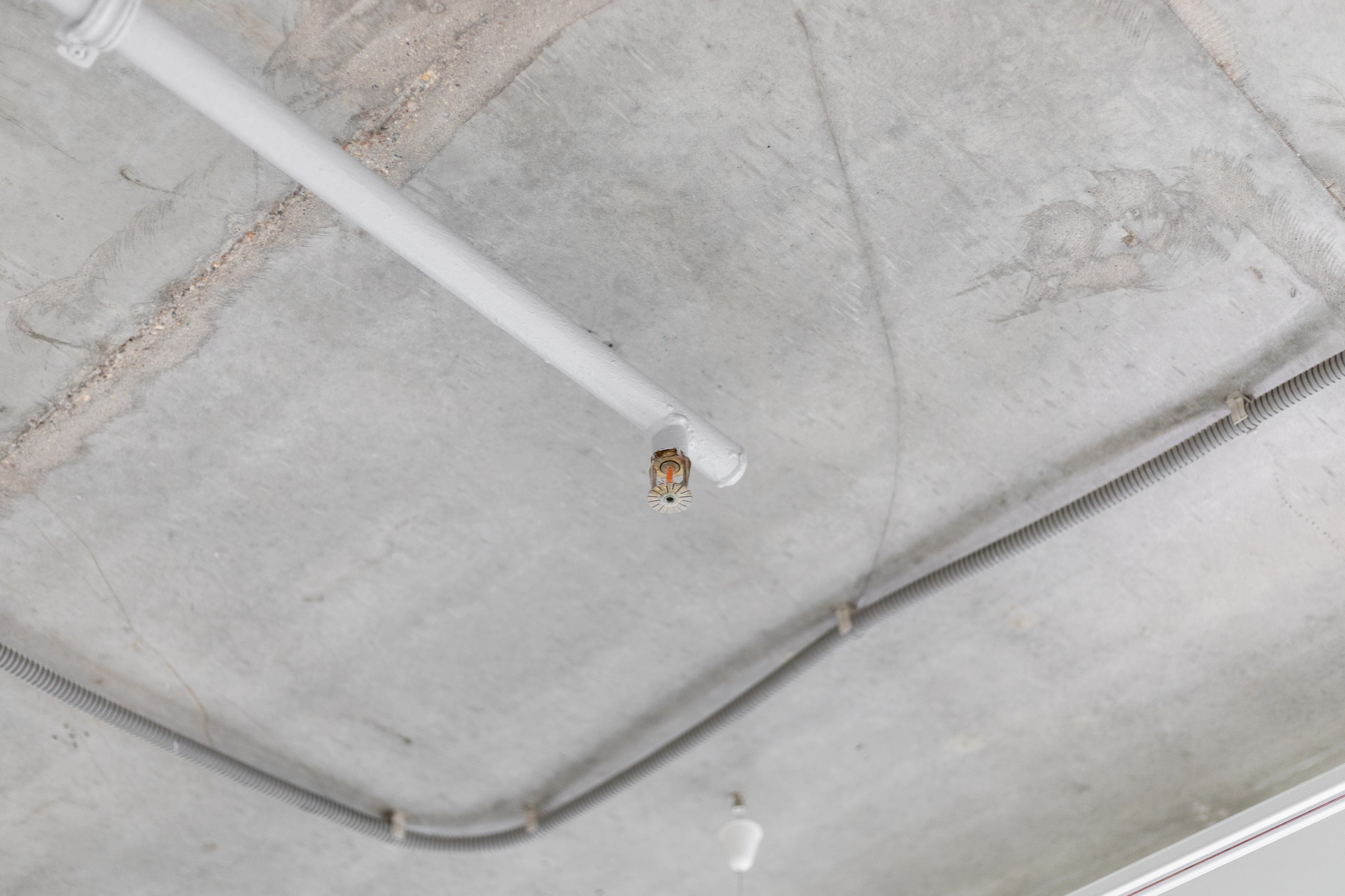 Houzz тур: 33 кв. м — студия с бетоном и полуаркой