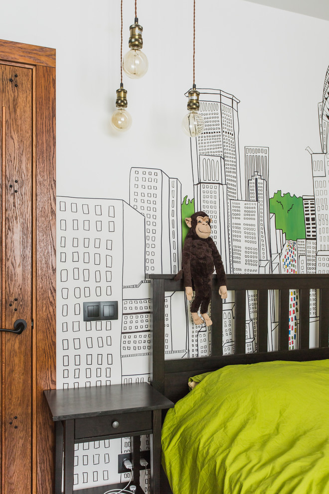 В гостях: Фьюжн-интерьер с черной спальней и цветами на стенах