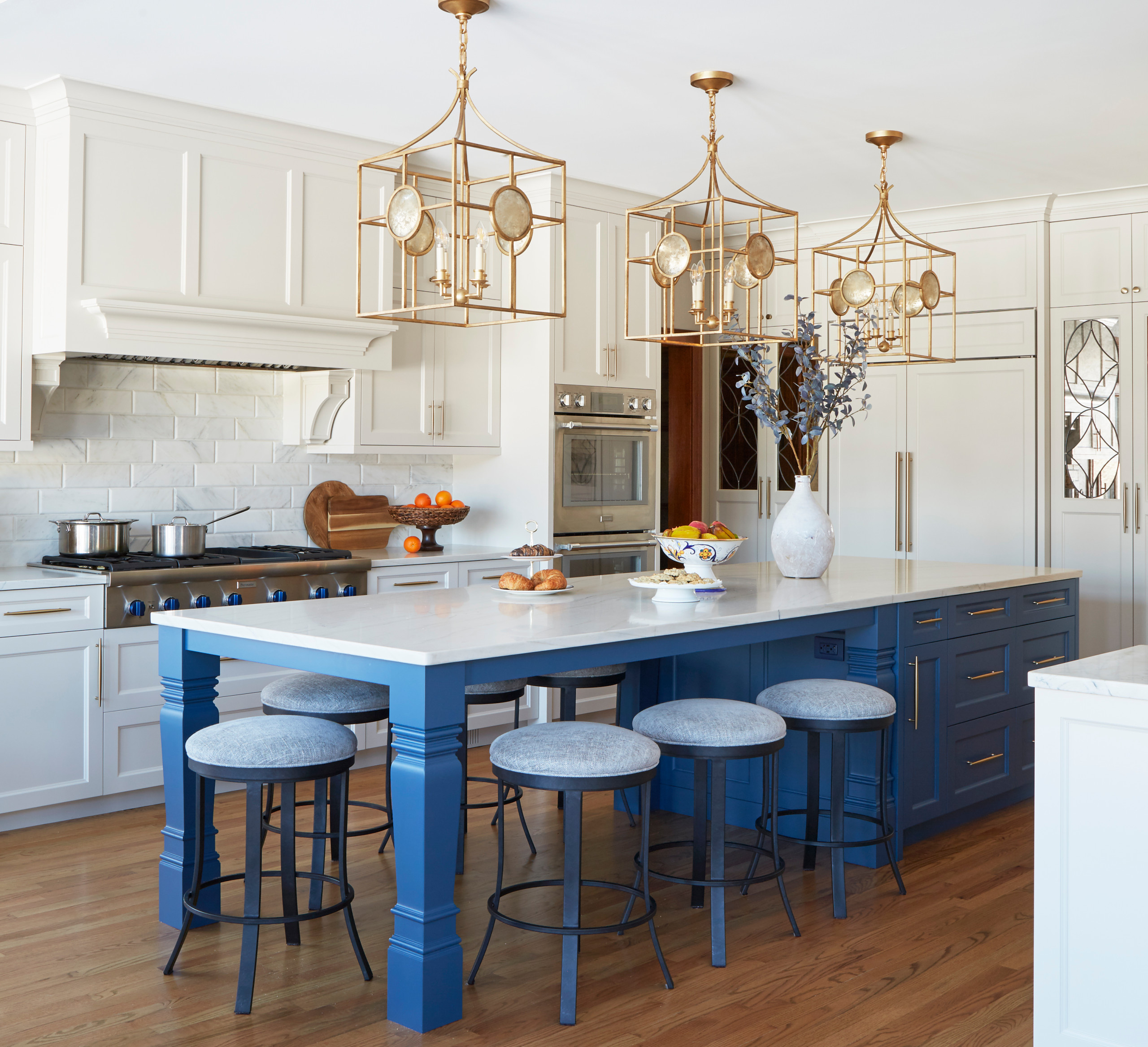 Просто фото: Необычный свет над островом