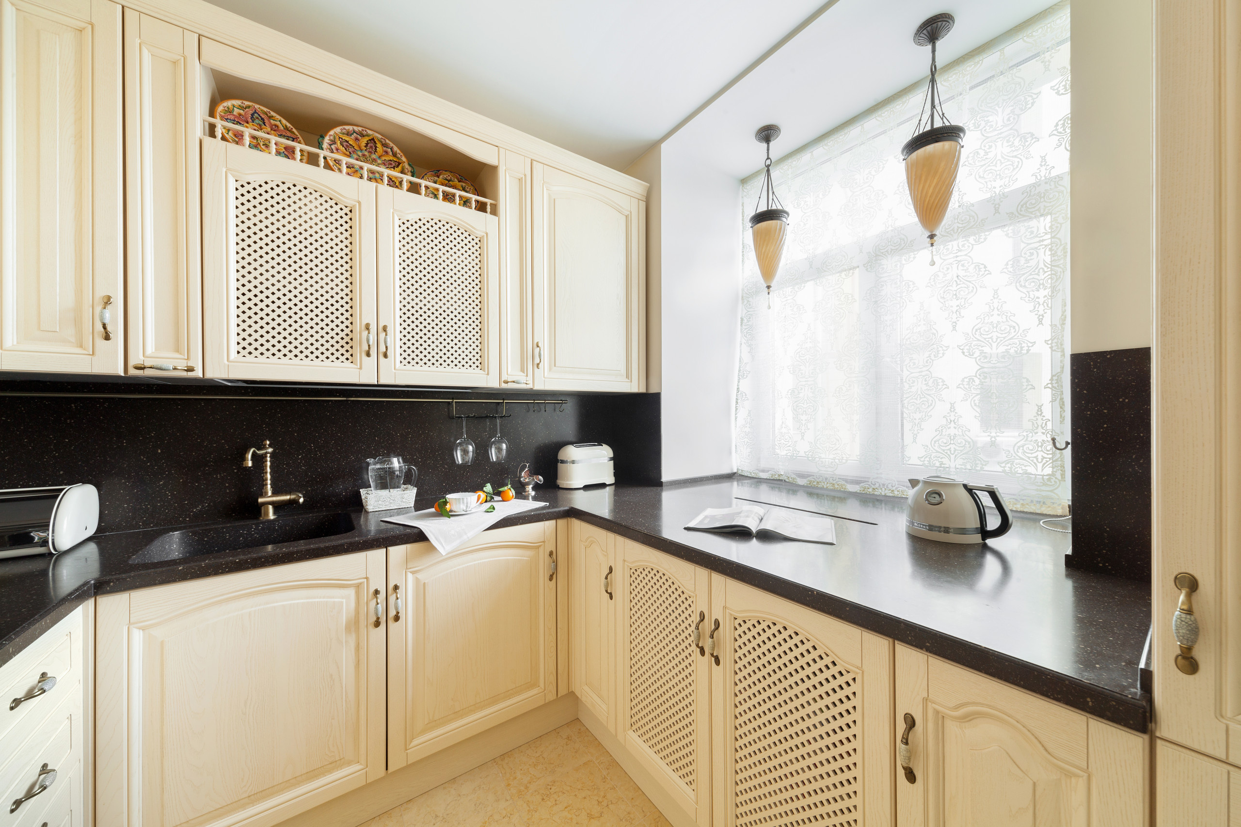 Как правильно: Хранить шубу и крупы в одном помещении