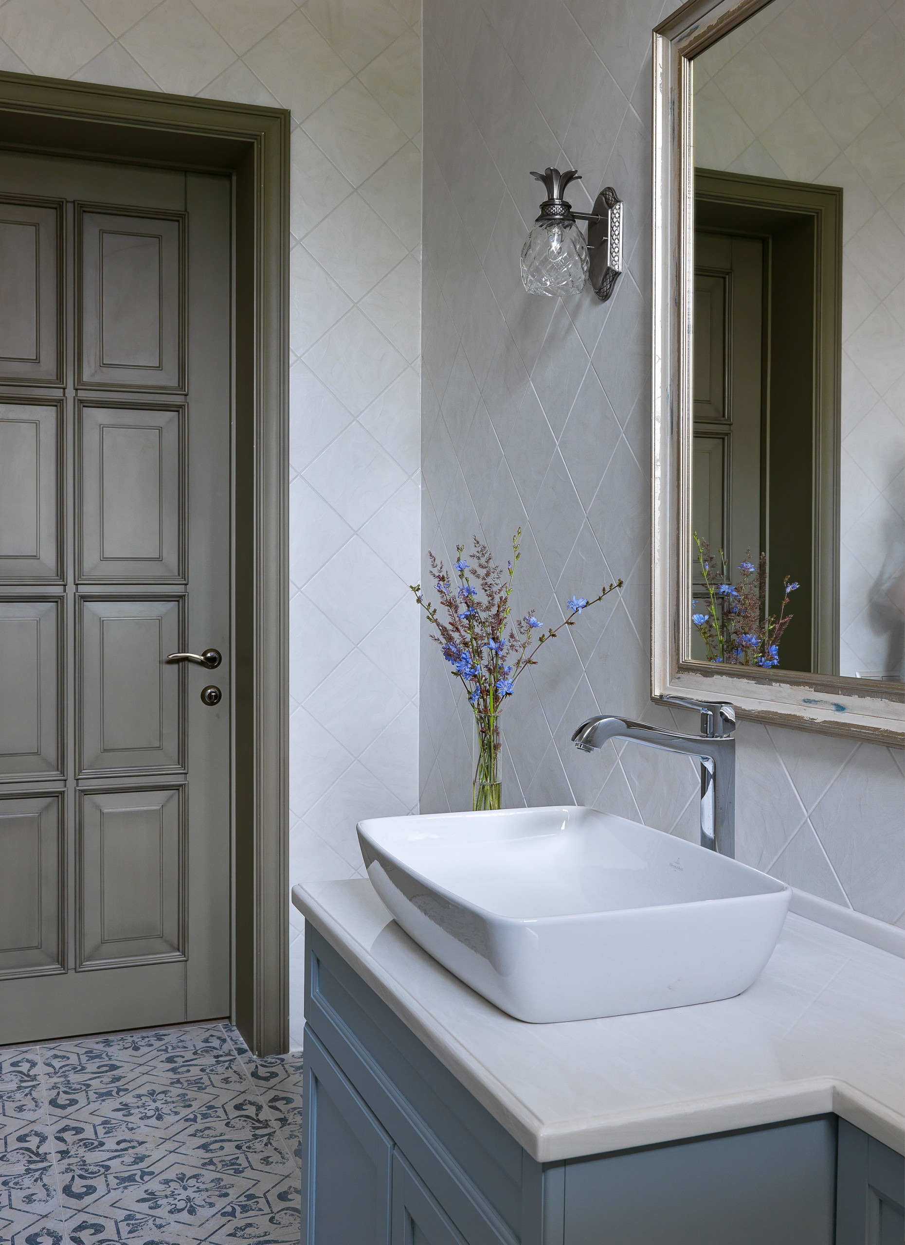 Houzz тур: Загородный дом с дроздами, стрекозами и бабочками