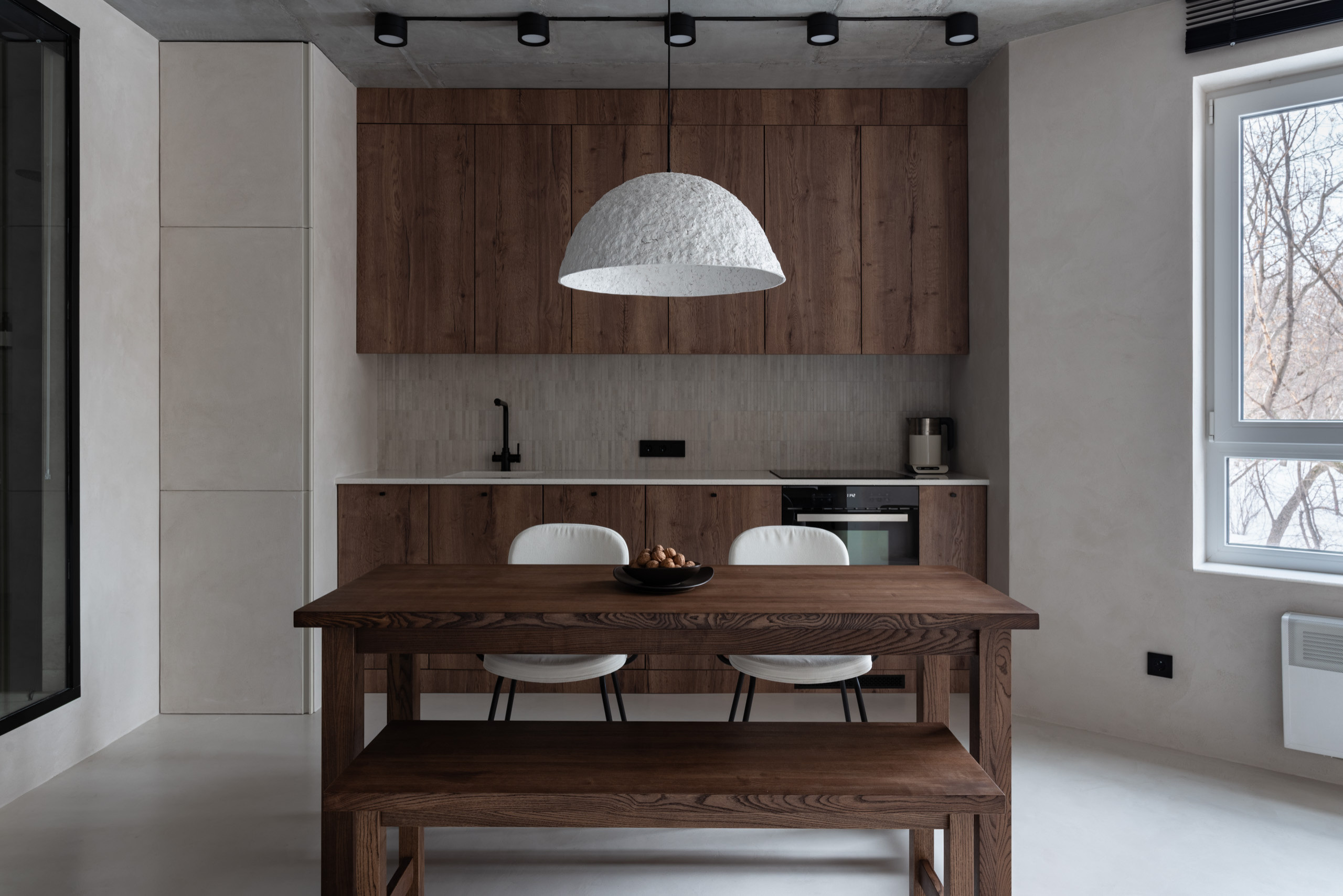 Houzz тур: Квартира для пары — с бетоном и остеклённой ванной