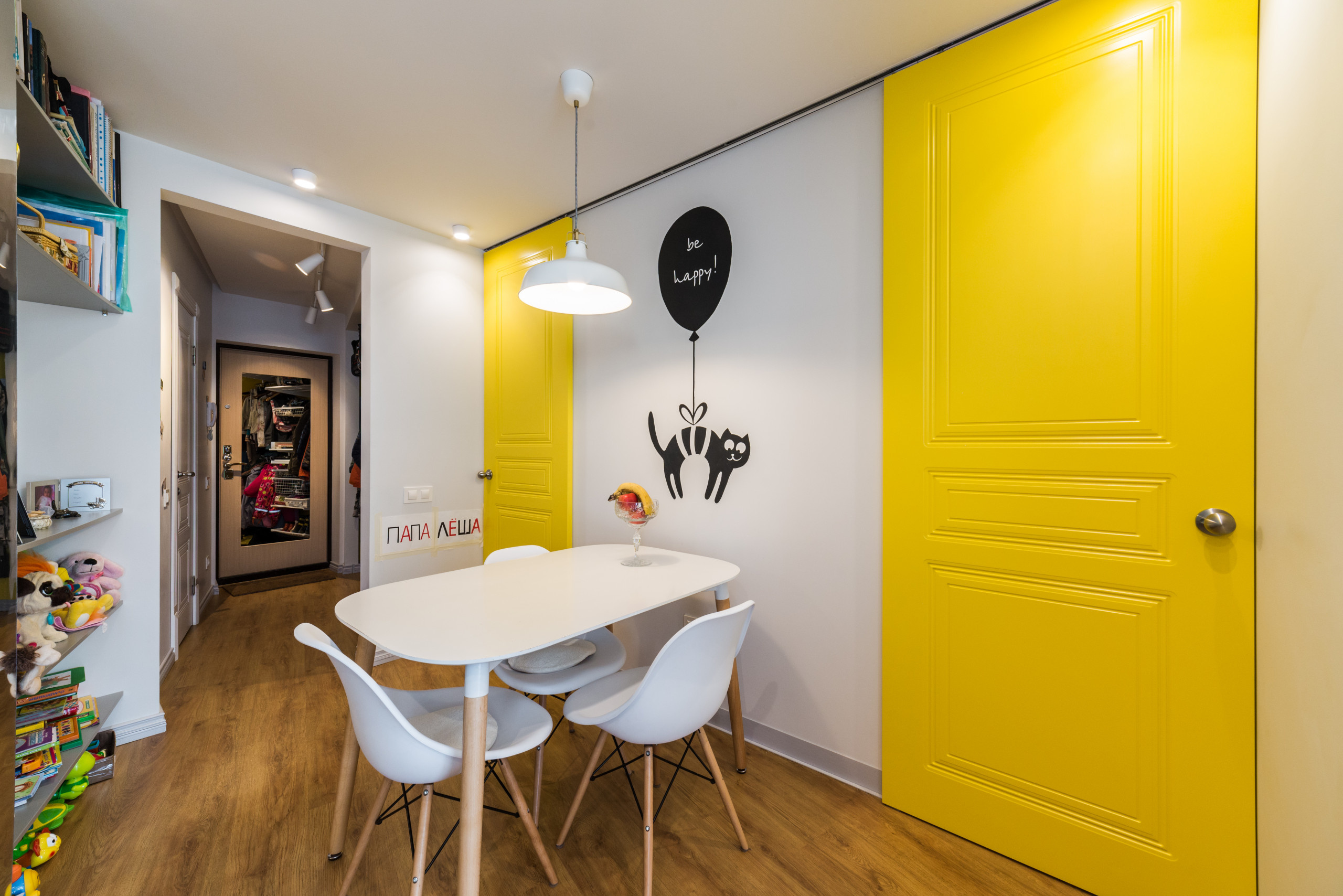 В гостях: Желтые двери и черные кошки на 33 метрах