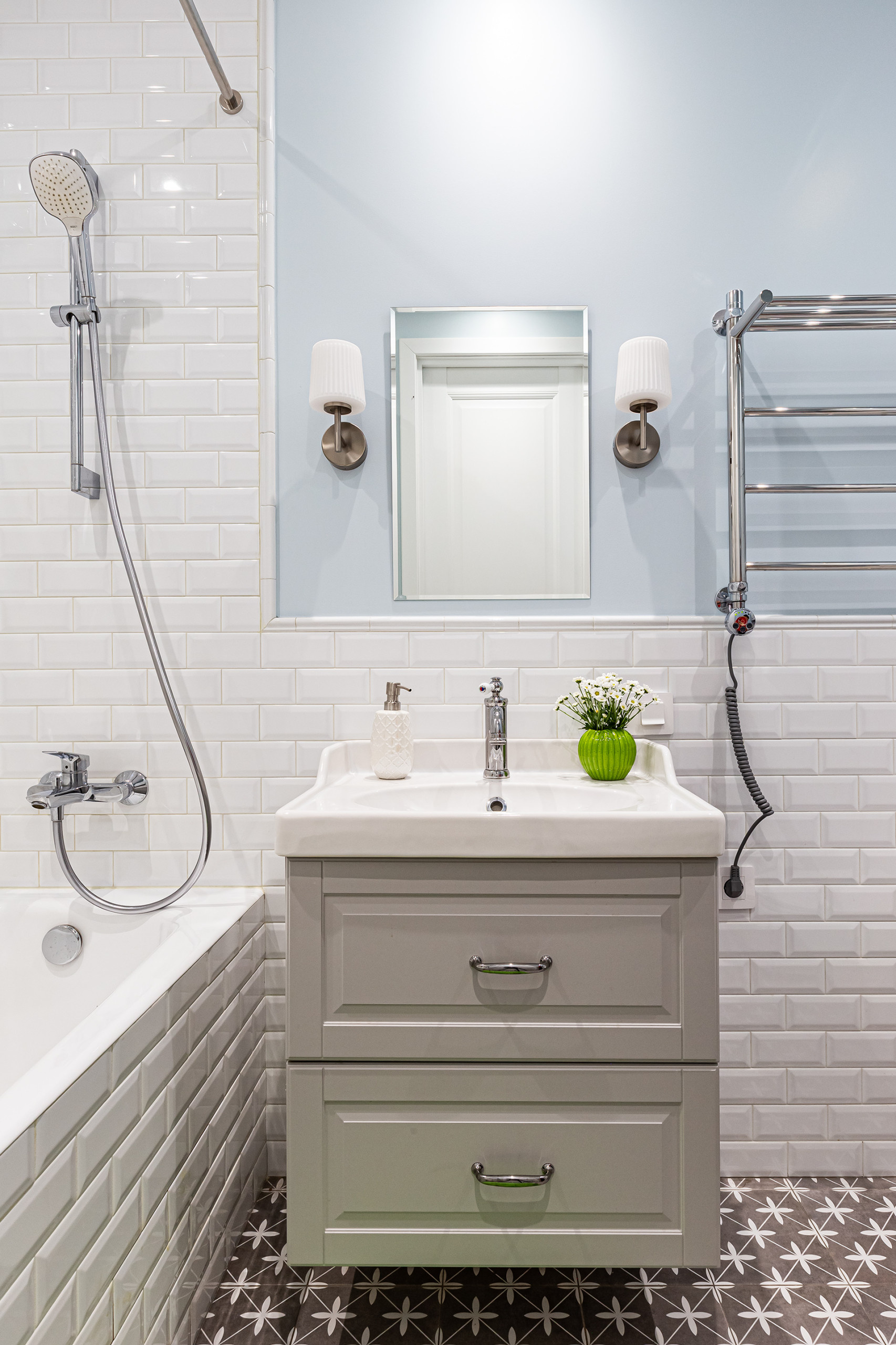 В гостях: Квартира с венскими стульями и спальней-садом