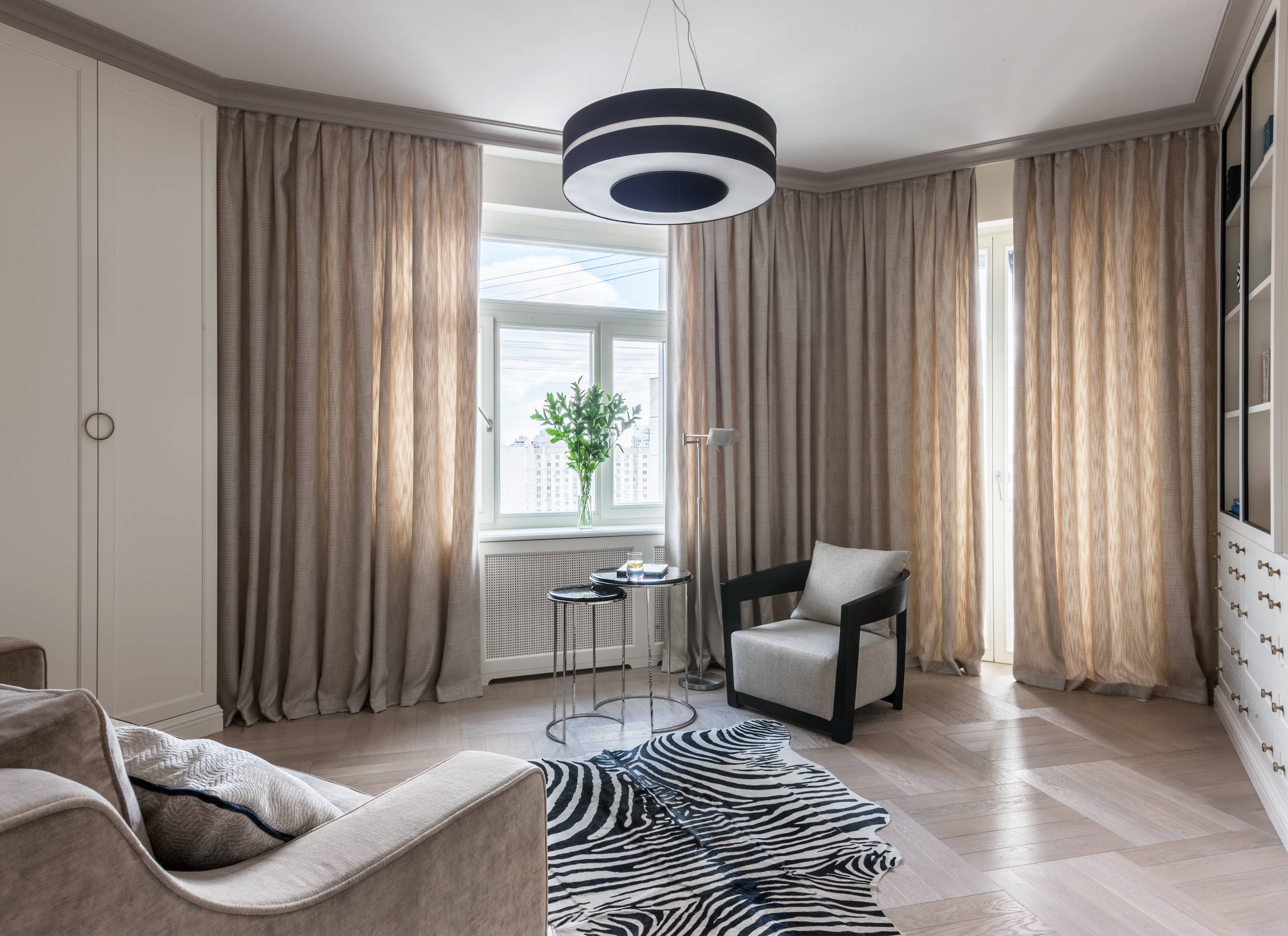 Houzz тур: Квартира с зеркальным холлом