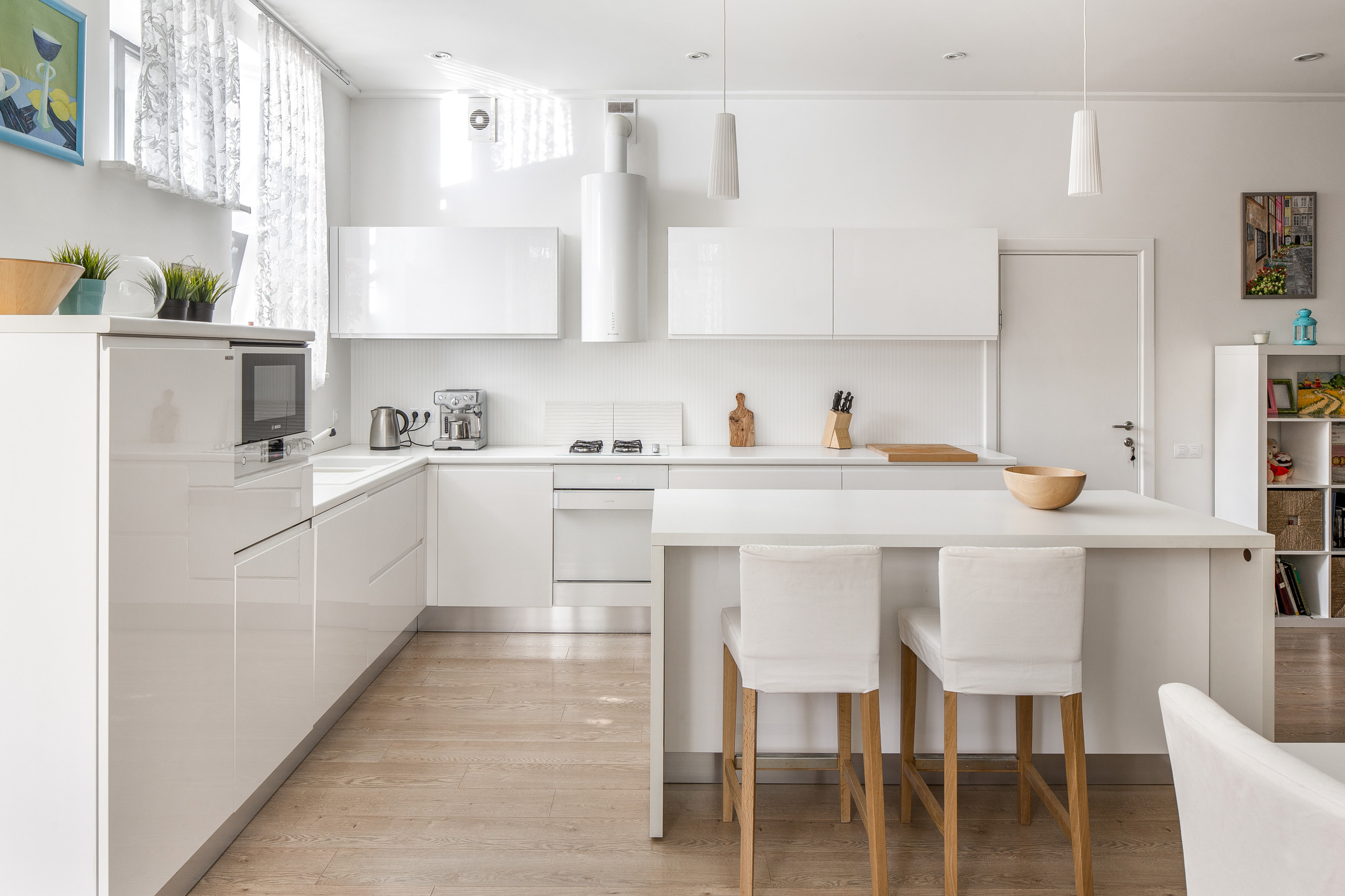 Houzz тур: Треть дома в Самаре с белыми интерьерами