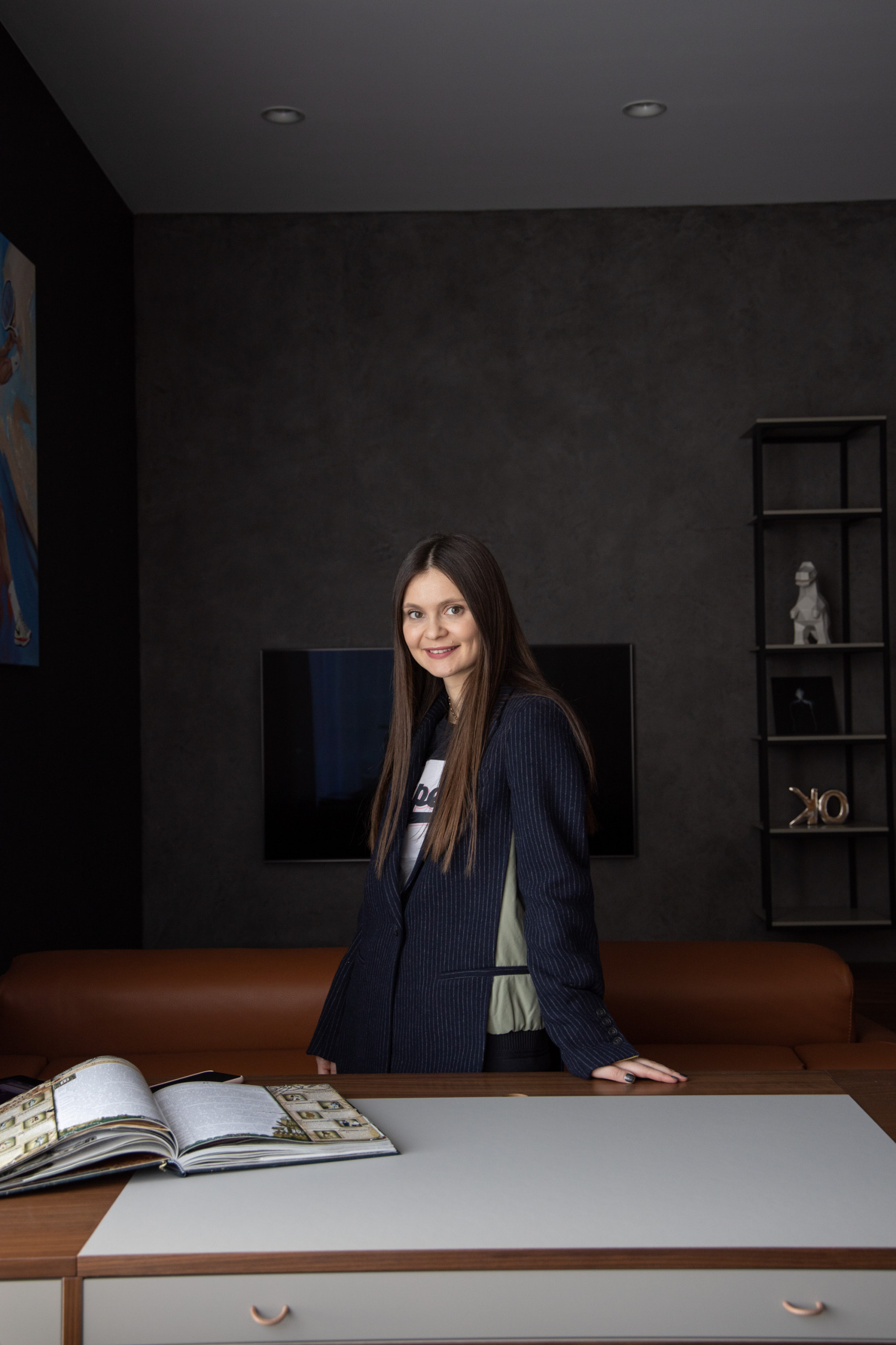 Houzz тур: Квартира с аквариумом и «спрятанной» кухней