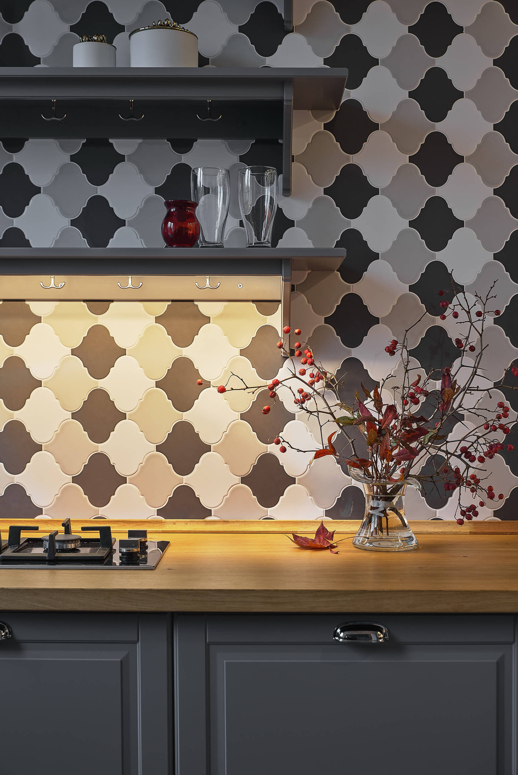 Как правильно: Делать стык столешницы и фартука