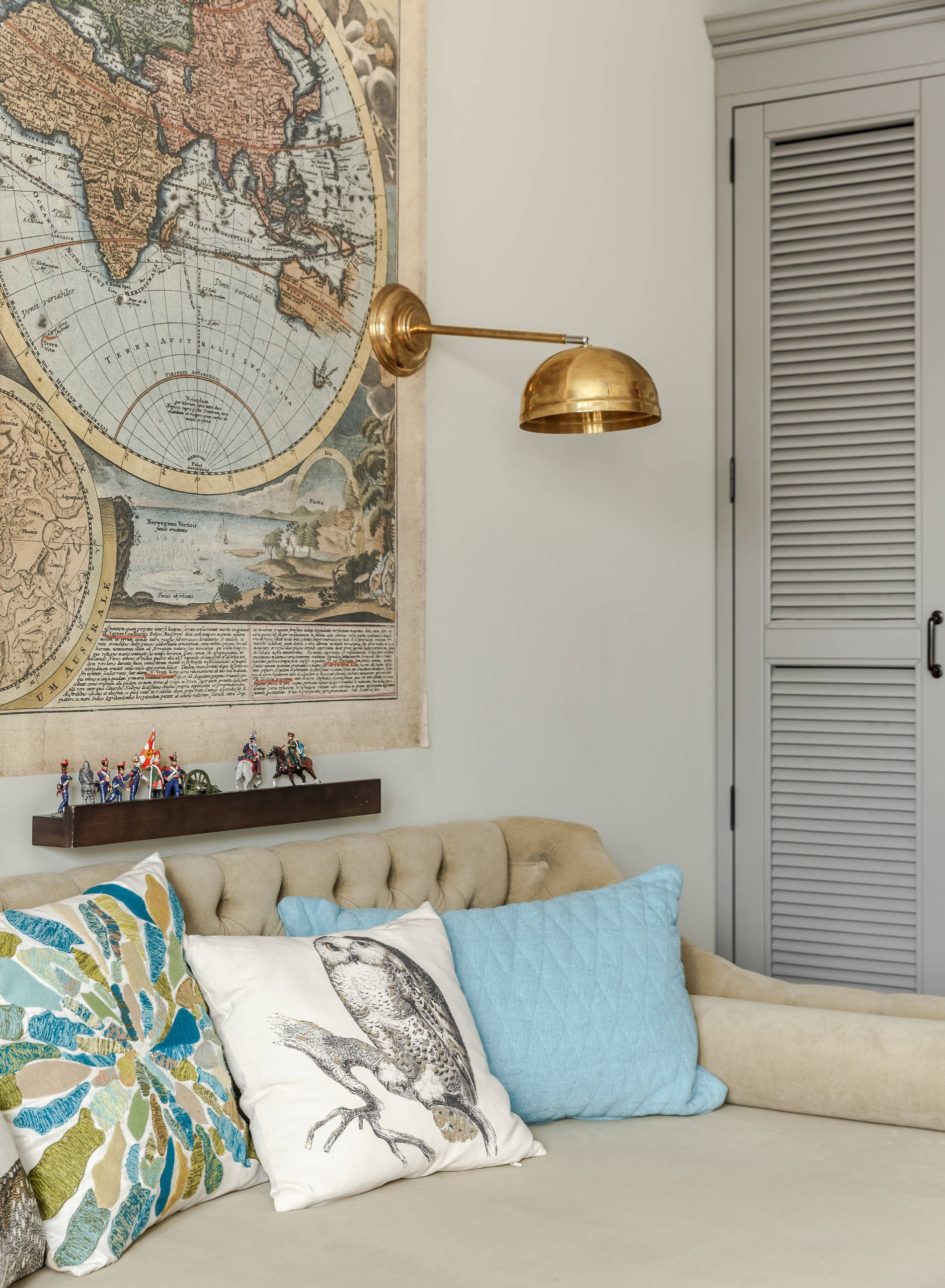 В гостях: Квартира для серьезного молодого человека восьми лет