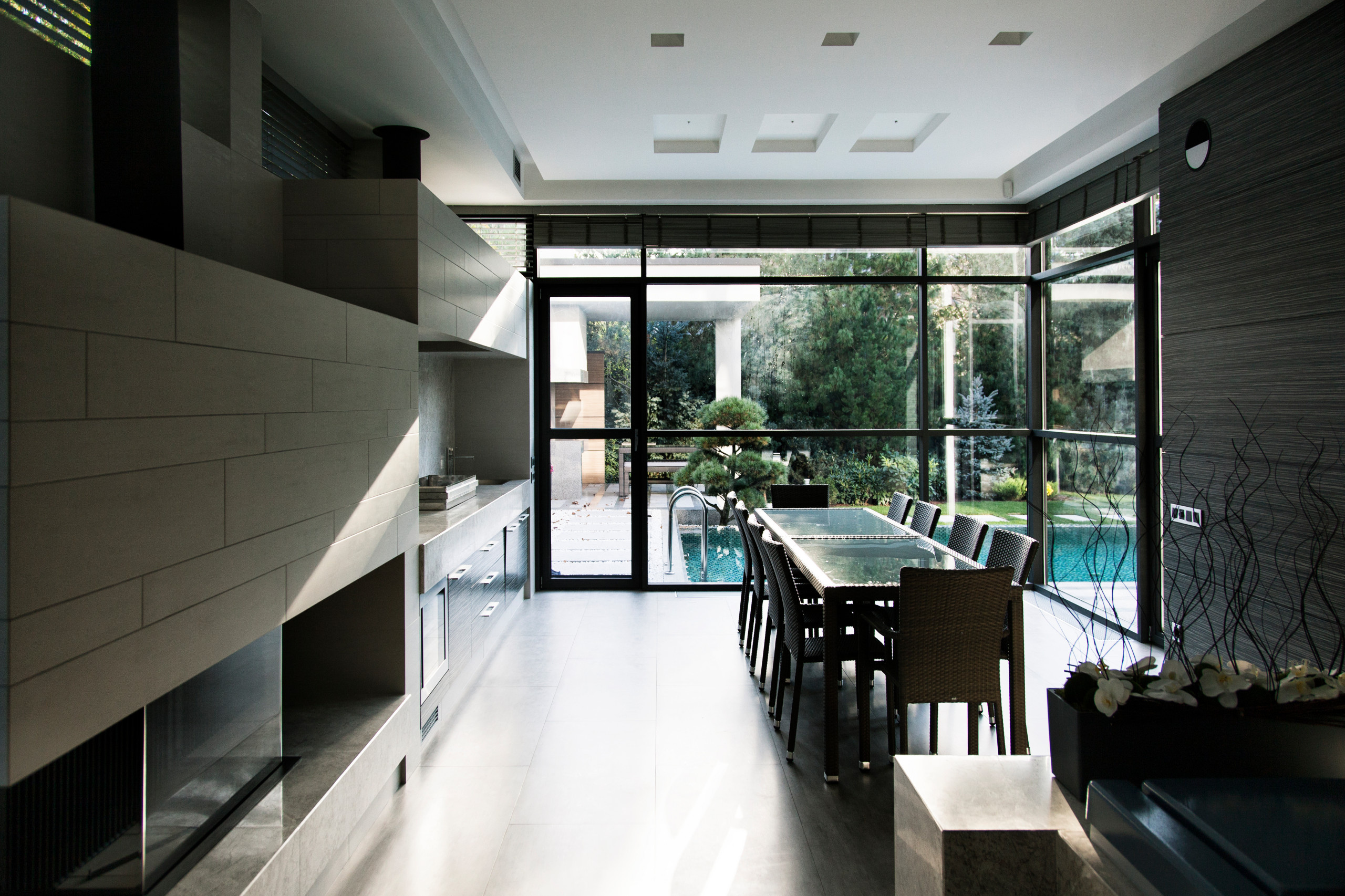 В гостях: Минимализм в Подмосковье, где сад интегрирован в дом