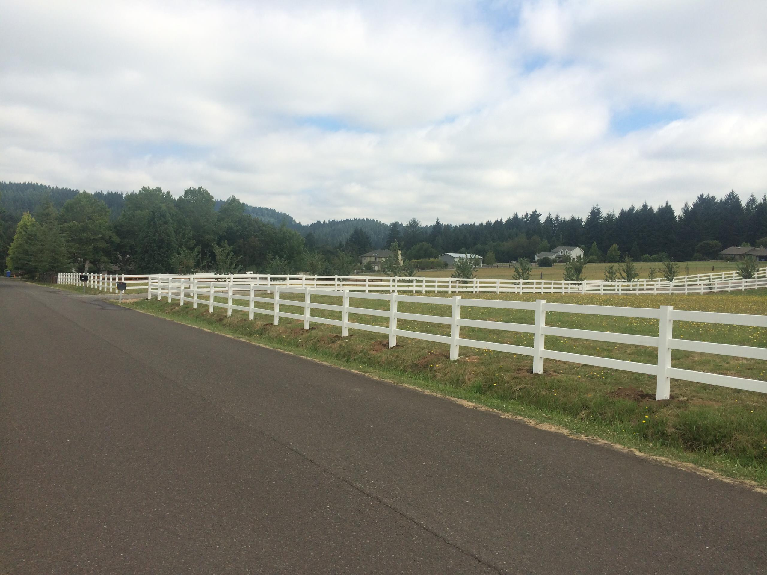 Вопрос: Какой забор нужен вашему дому