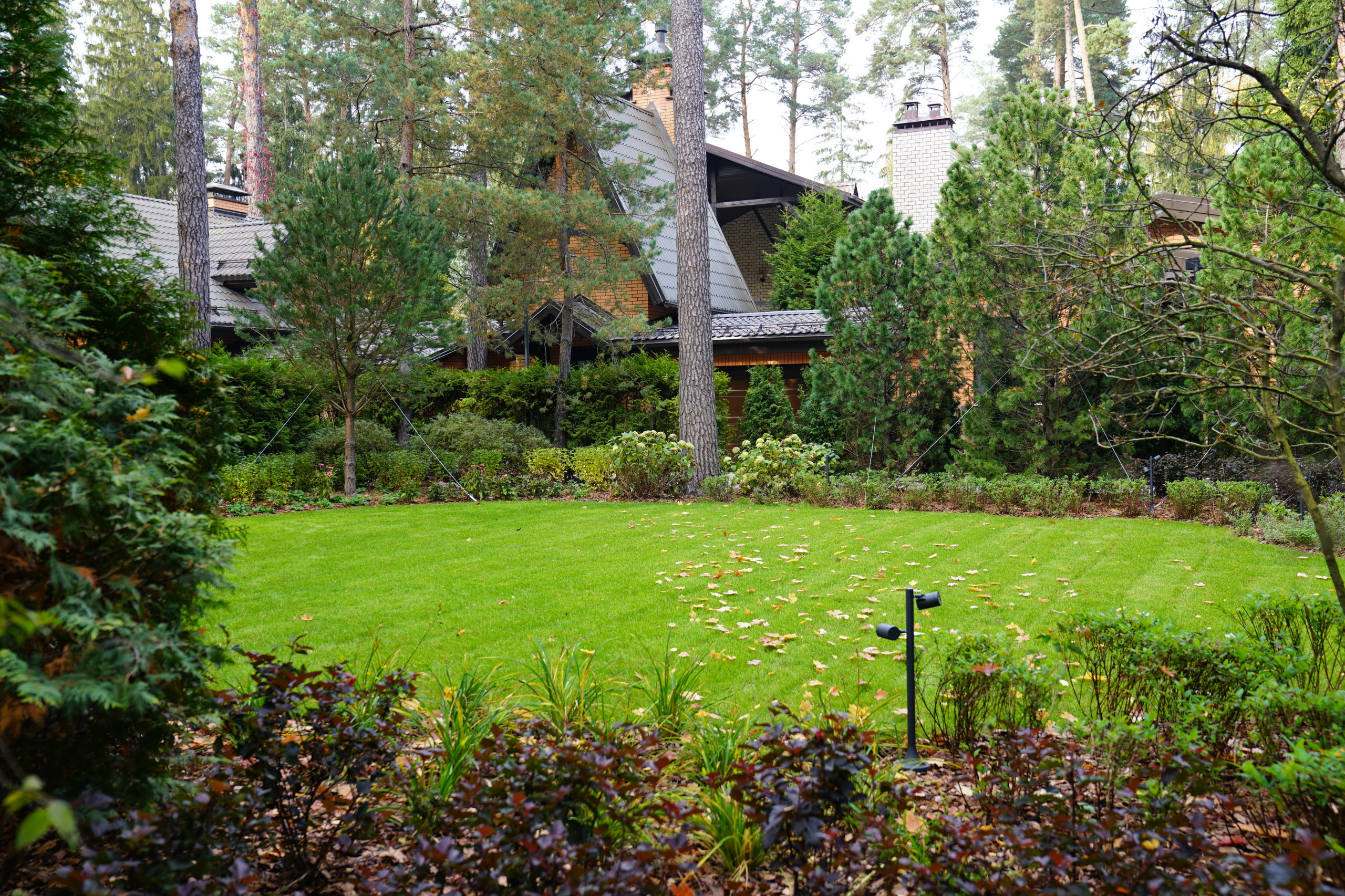 Таймлайн: 9 месяцев на реновацию сада 45 соток в английском стиле