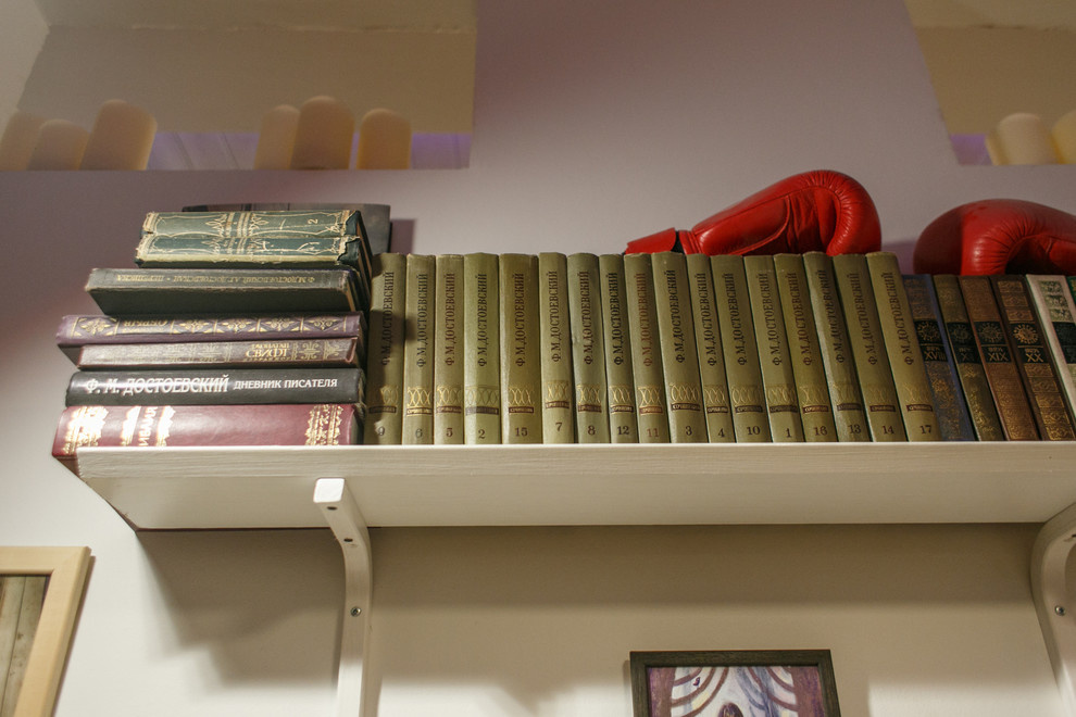 В гостях: Квартира с акустическим потолком и собранием Достоевского
