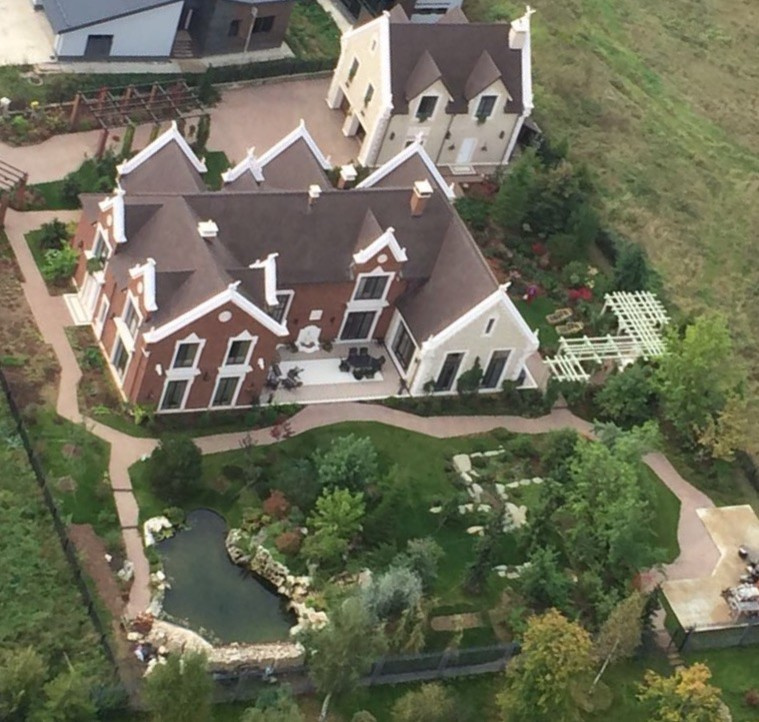 В гостях: Готика с подмосковным характером