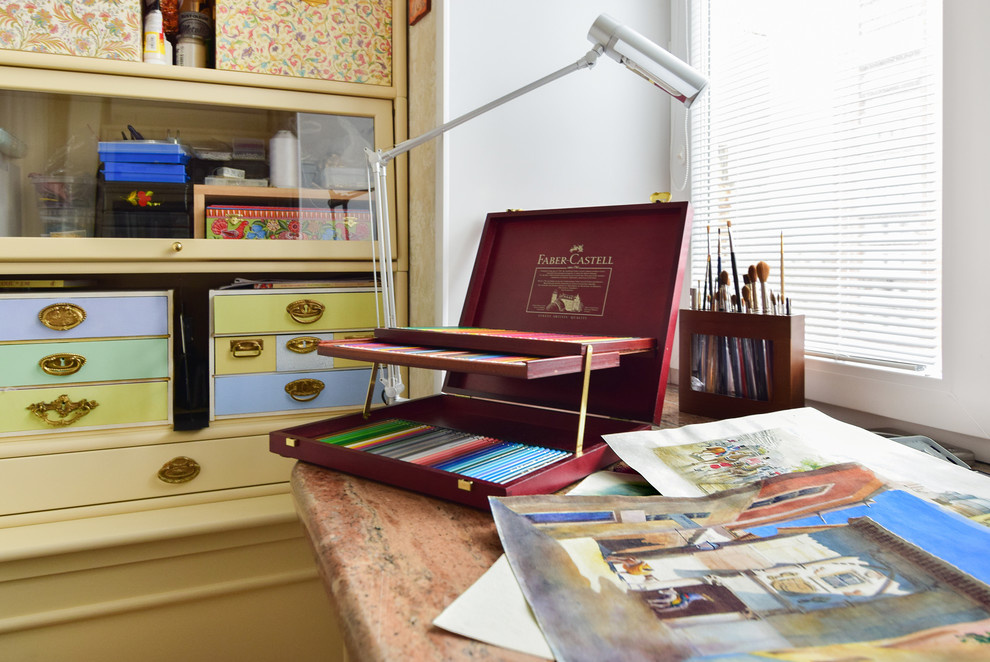 В гостях: Коллекция керамики и винтажная мебель в московской квартире