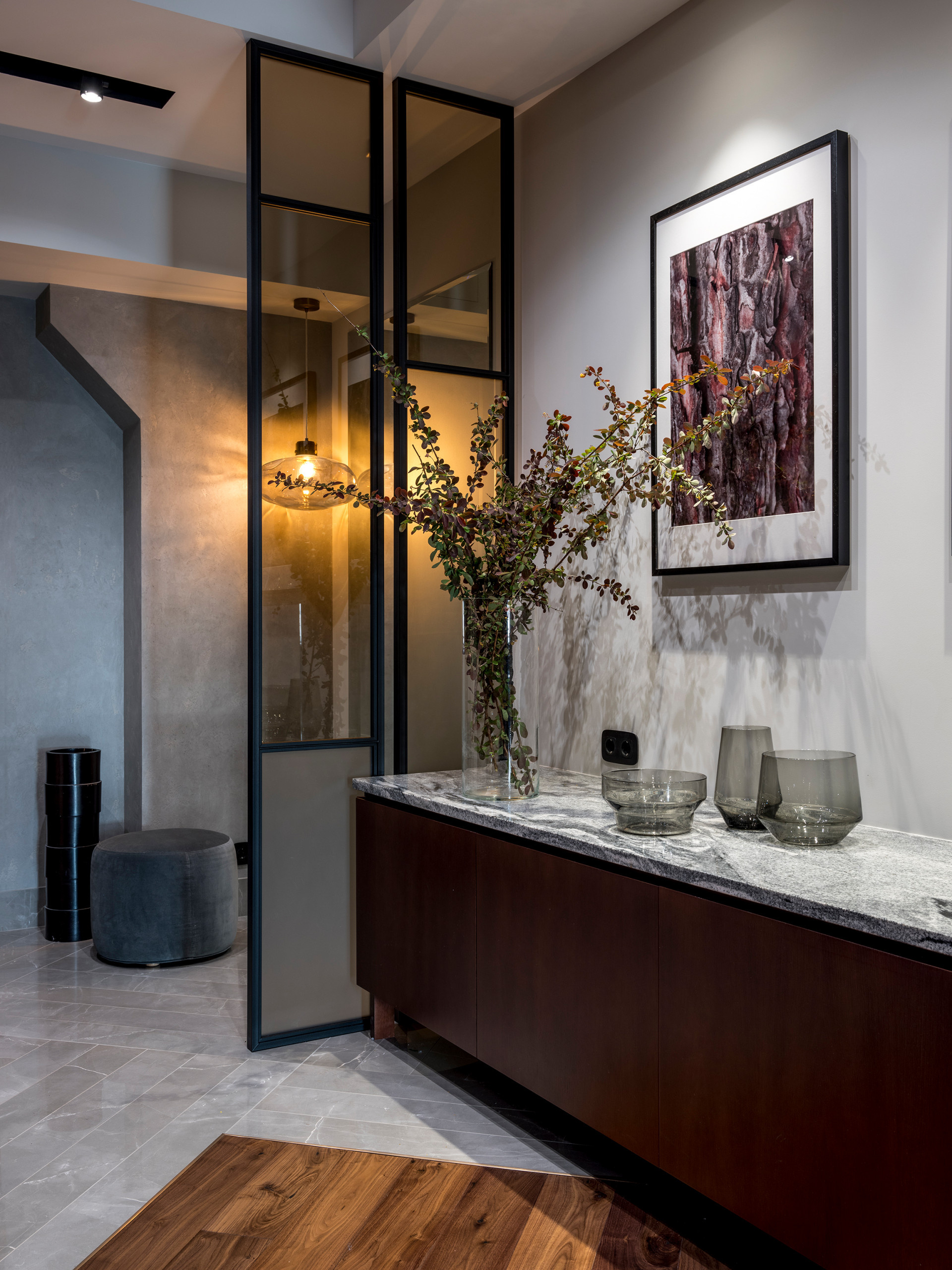 Дизайн-дебаты: Как состыковать два материала на полу